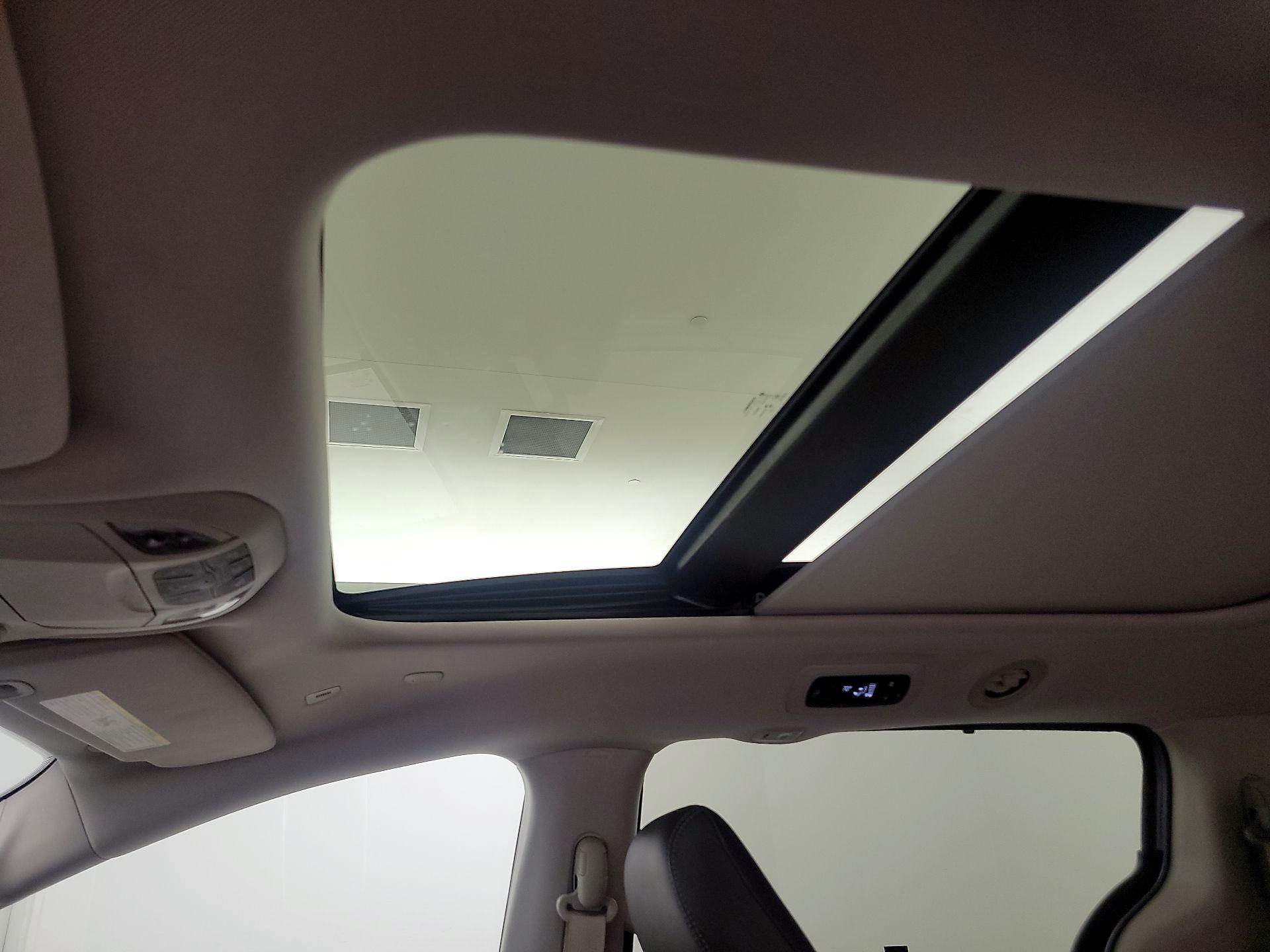 Thumbnail: 2019 Chrysler Pacifica - 20