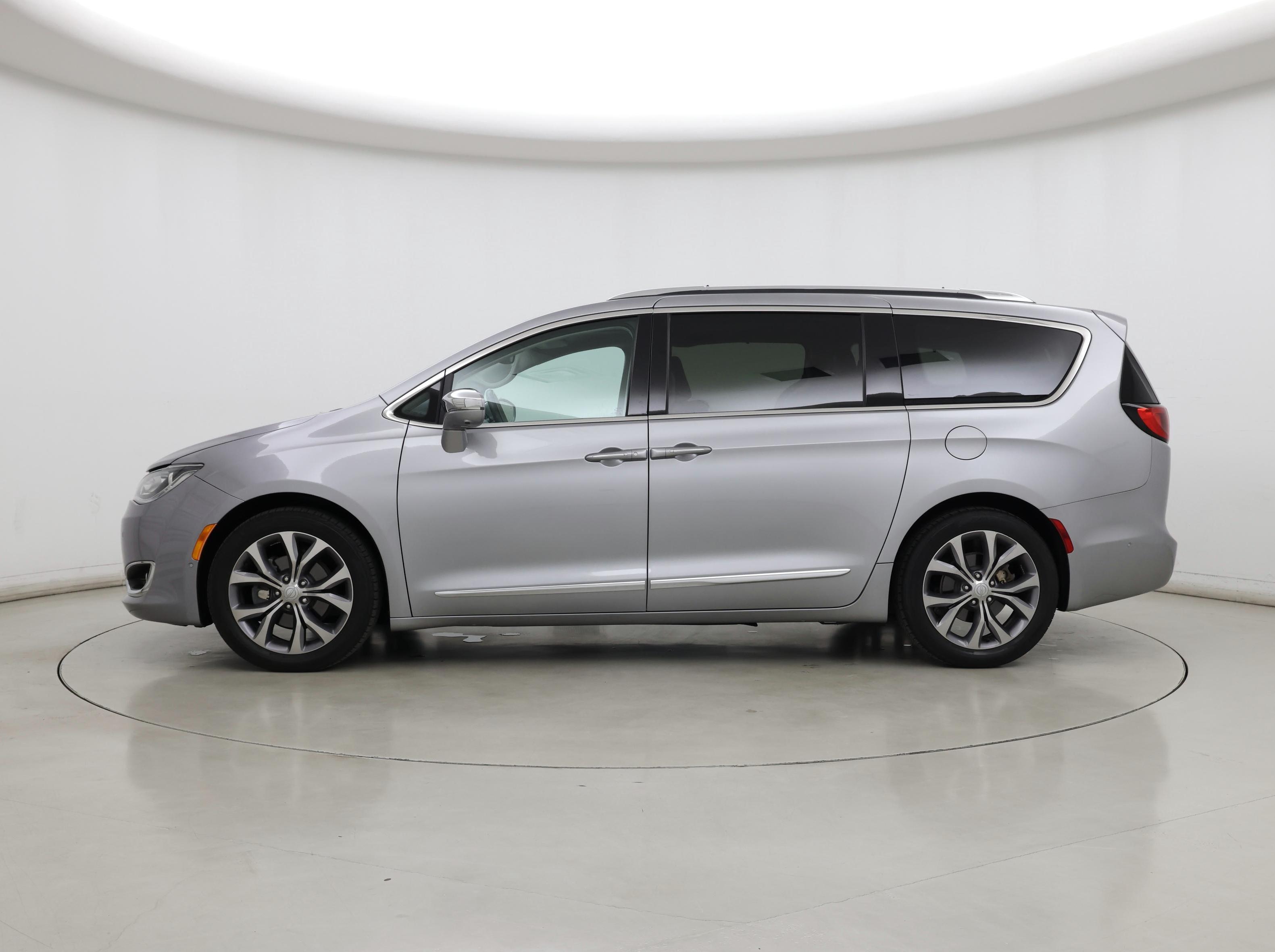 Thumbnail: 2019 Chrysler Pacifica - 3