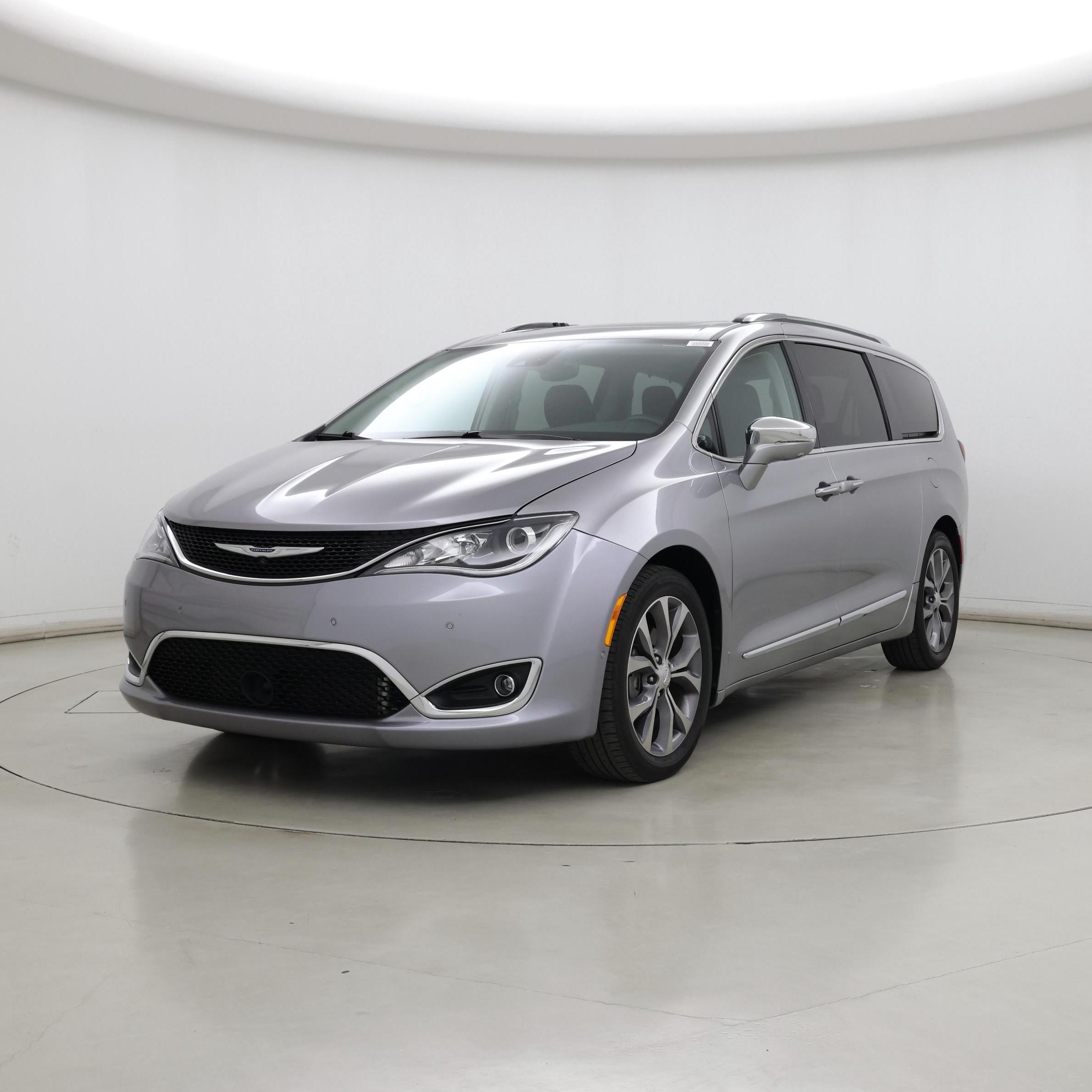 Thumbnail: 2019 Chrysler Pacifica - 4