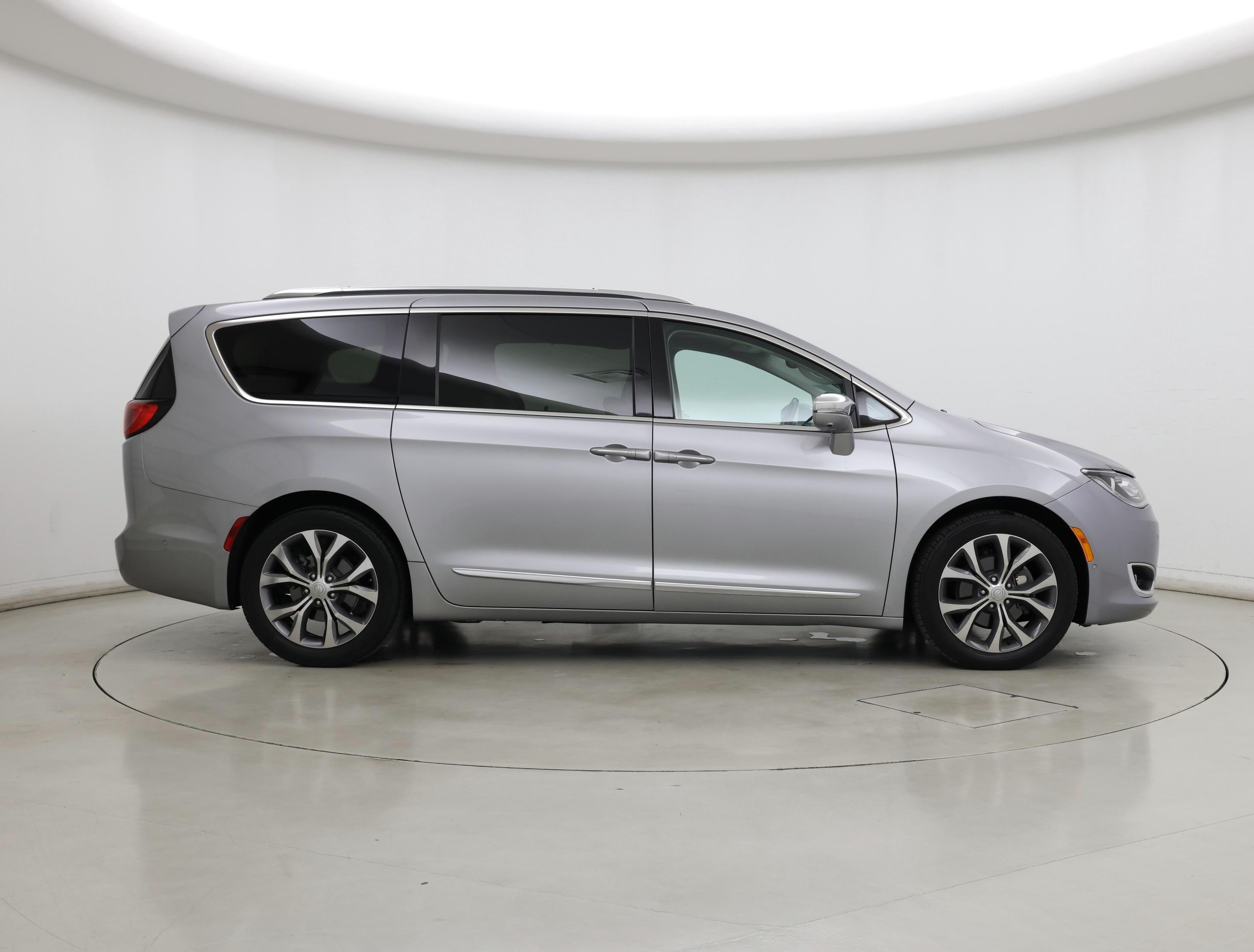 Thumbnail: 2019 Chrysler Pacifica - 7