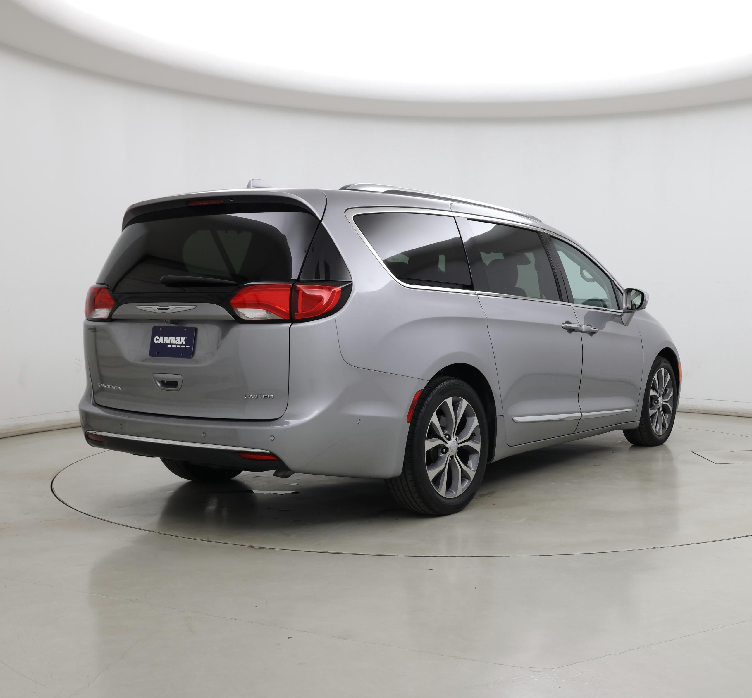 Thumbnail: 2019 Chrysler Pacifica - 8