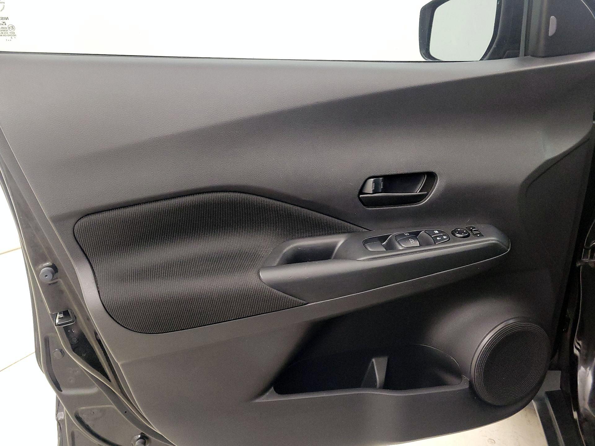 Thumbnail: 2021 Nissan Kicks - 12