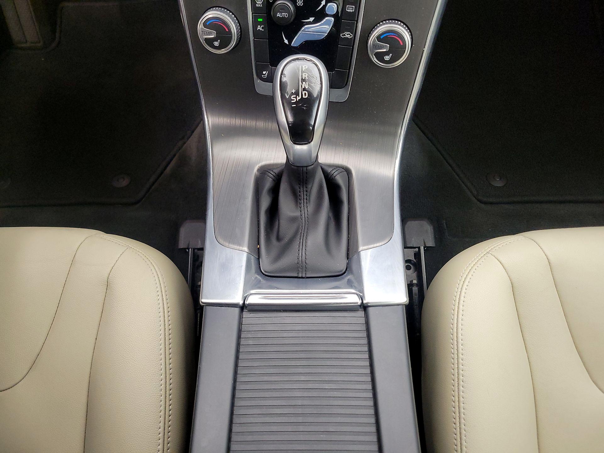Thumbnail: 2016 Volvo S60 - 17