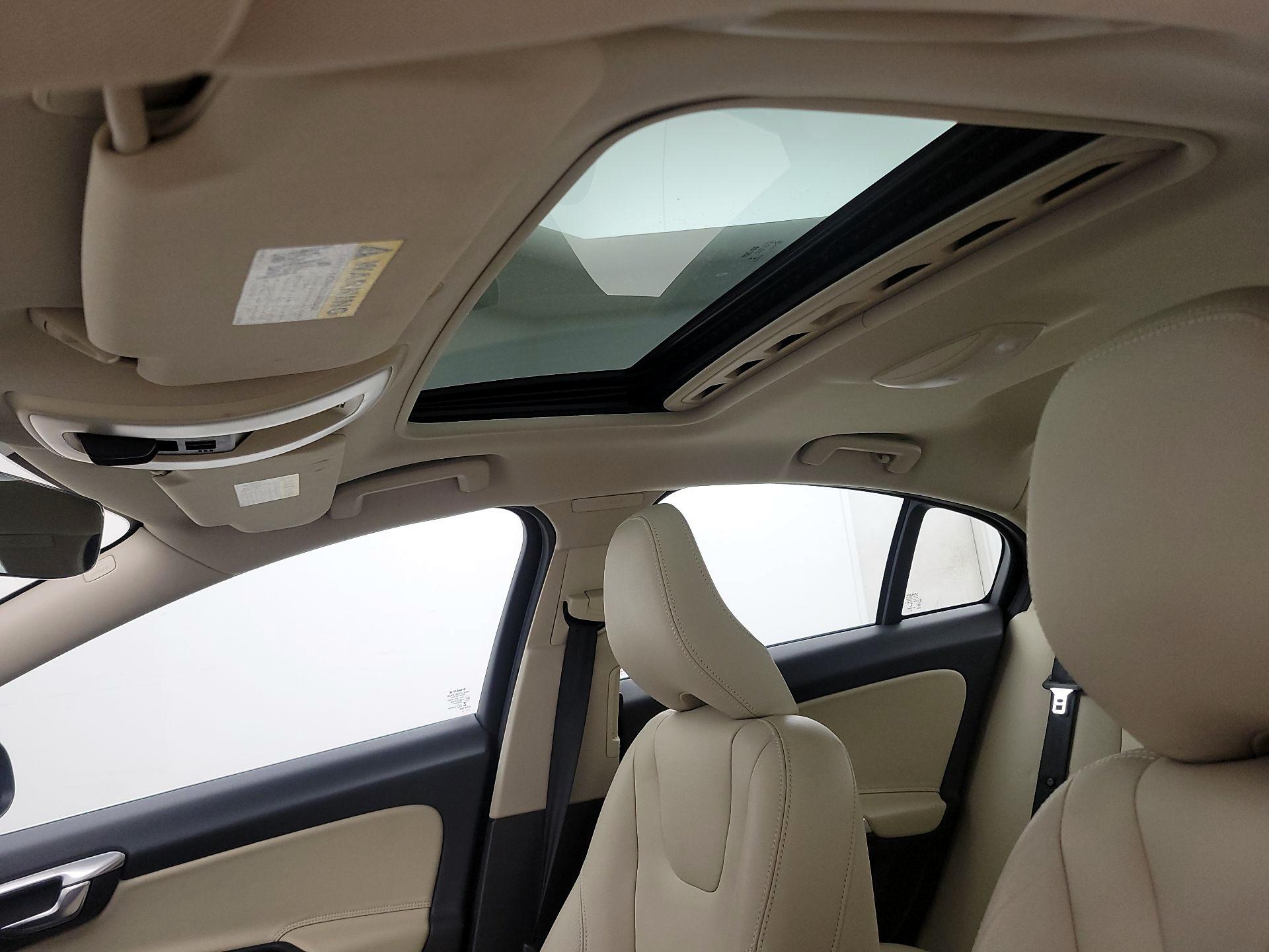 Thumbnail: 2016 Volvo S60 - 19