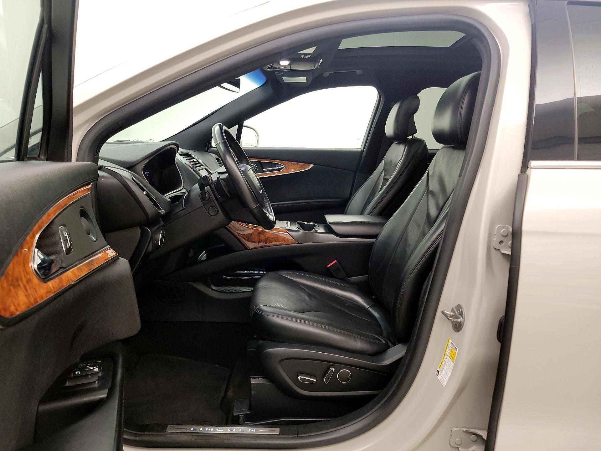 Thumbnail: 2019 Lincoln Nautilus - 11