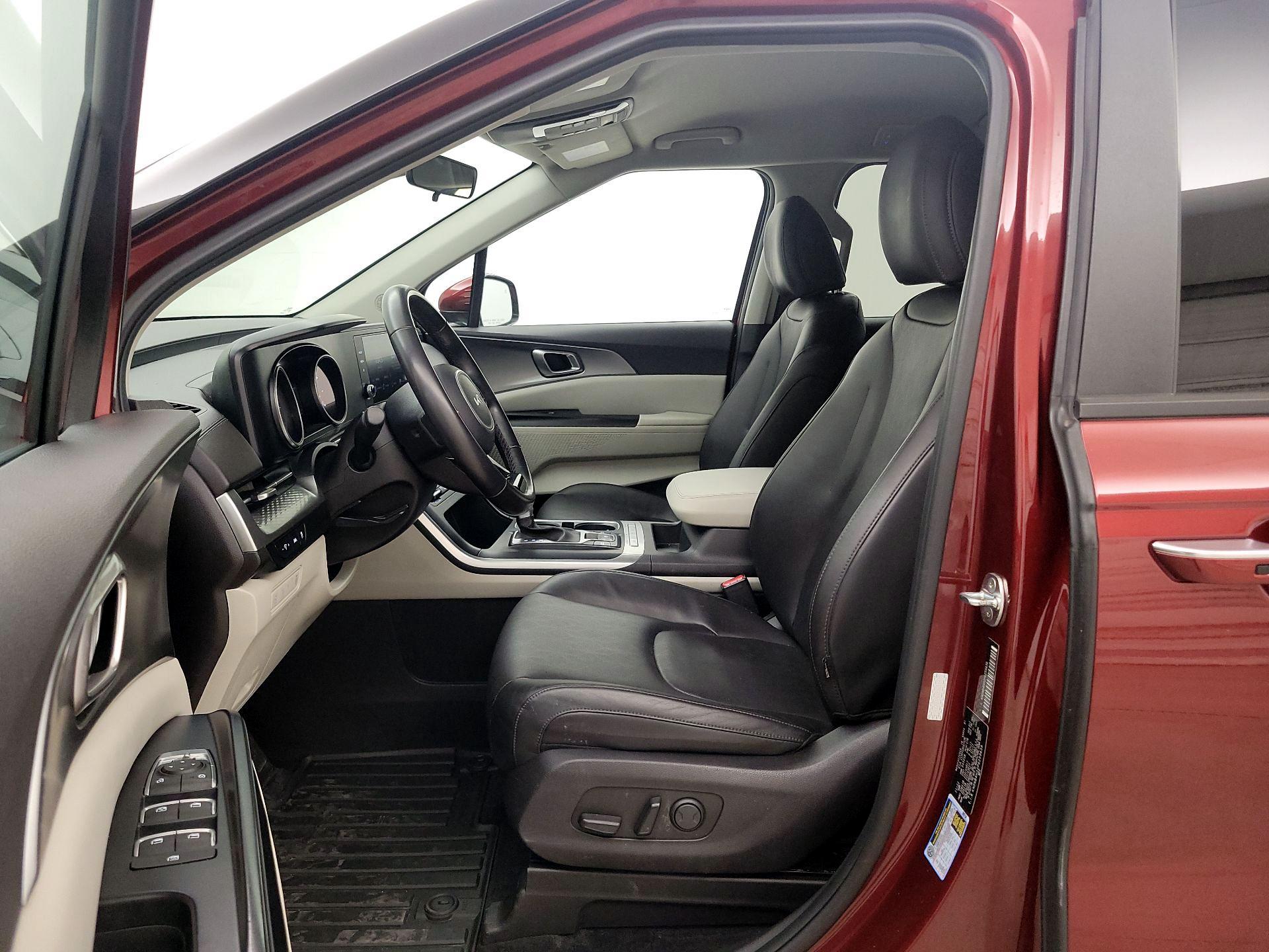 Thumbnail: 2023 Kia Carnival - 11