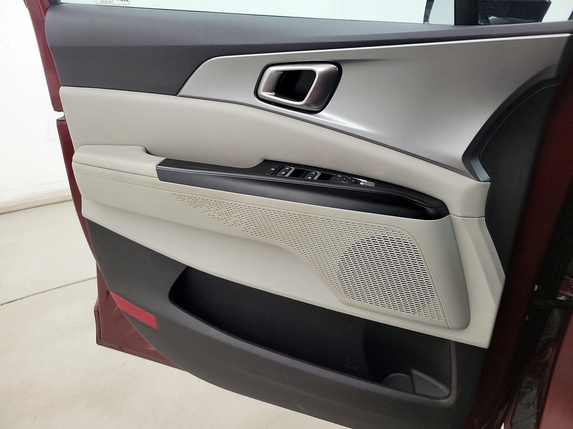 Thumbnail: 2023 Kia Carnival - 12