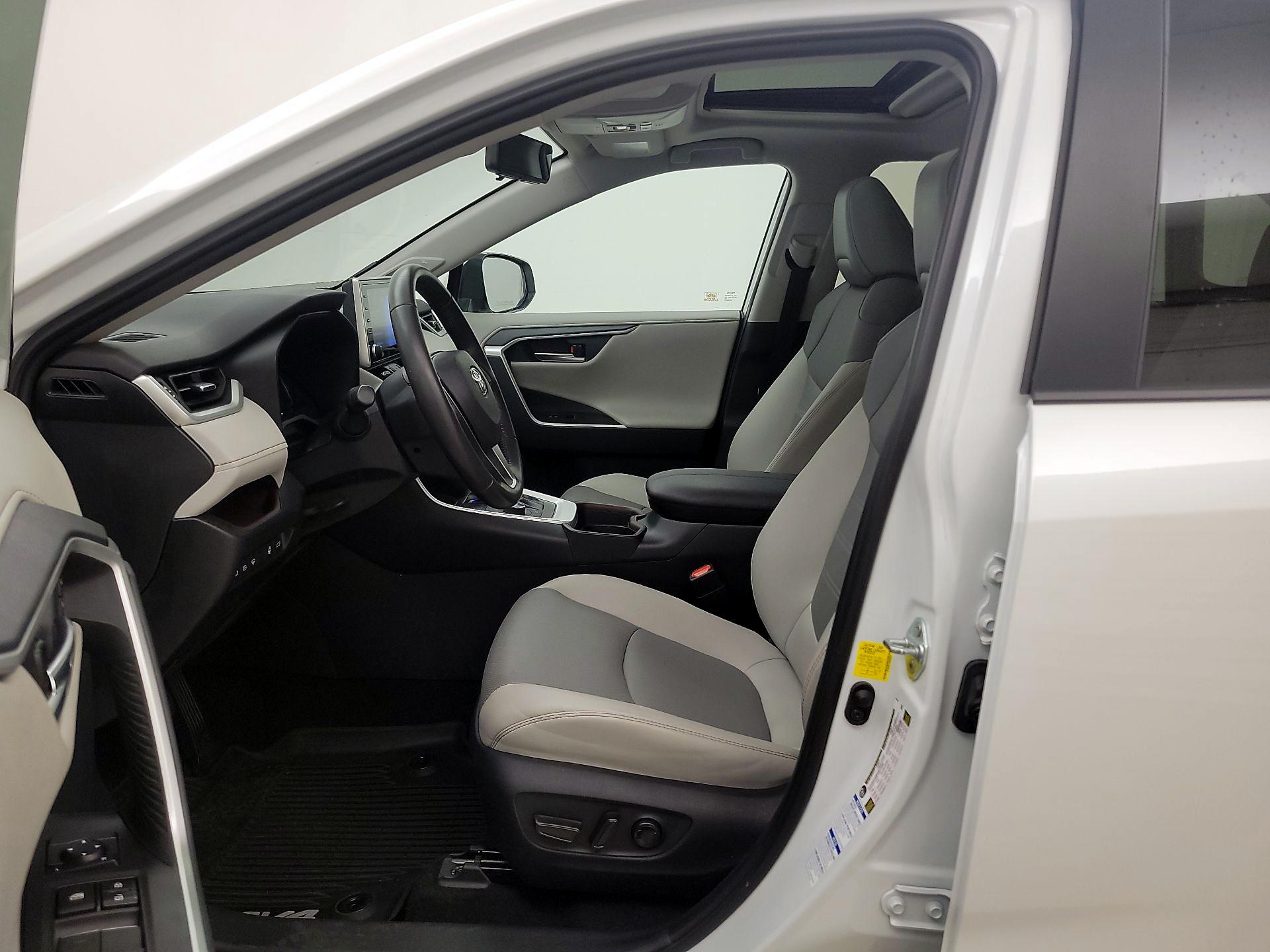 Thumbnail: 2019 Toyota RAV4 - 11
