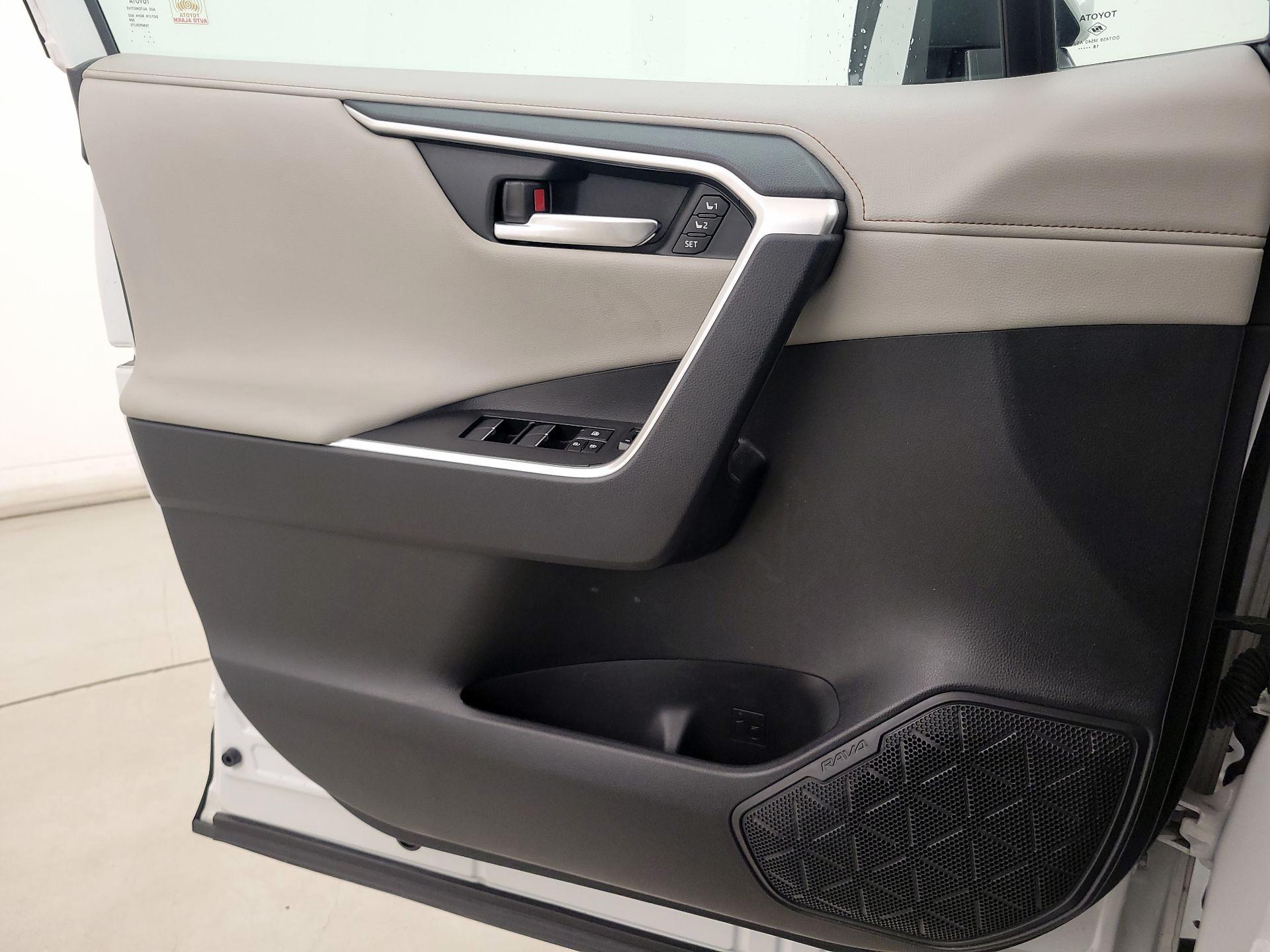Thumbnail: 2019 Toyota RAV4 - 12