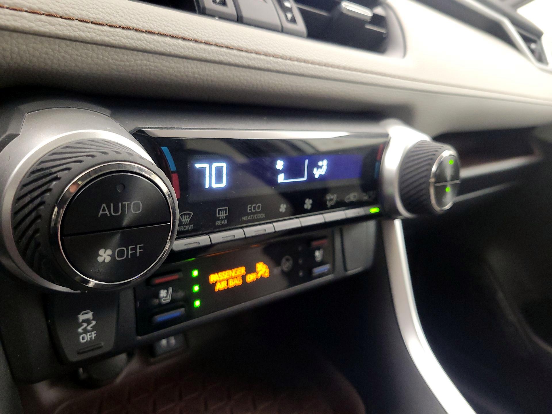 Thumbnail: 2019 Toyota RAV4 - 17