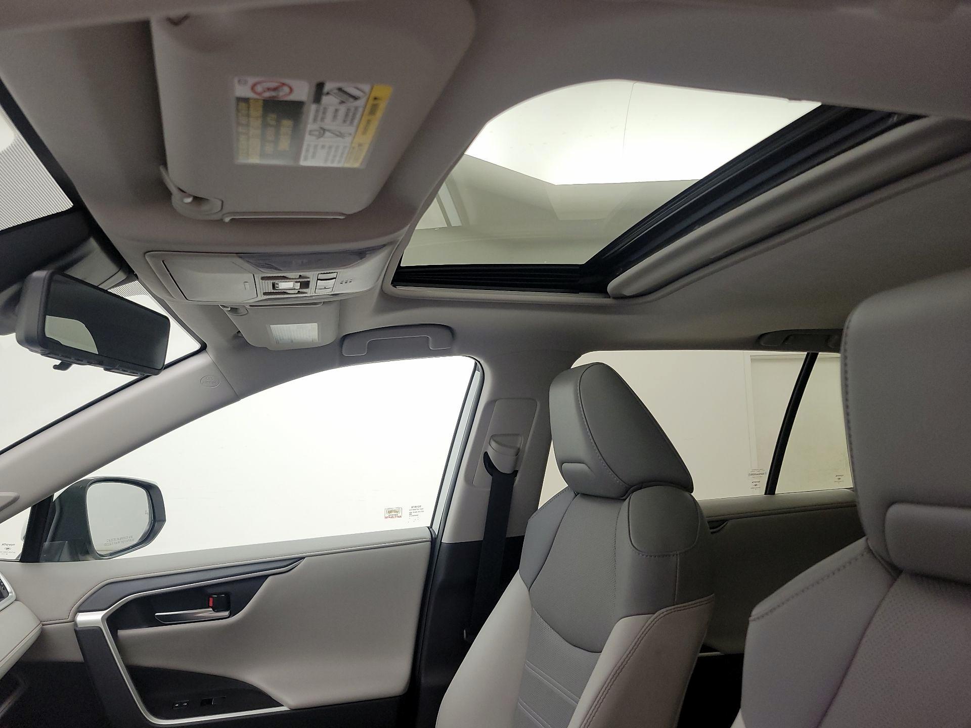 Thumbnail: 2019 Toyota RAV4 - 20