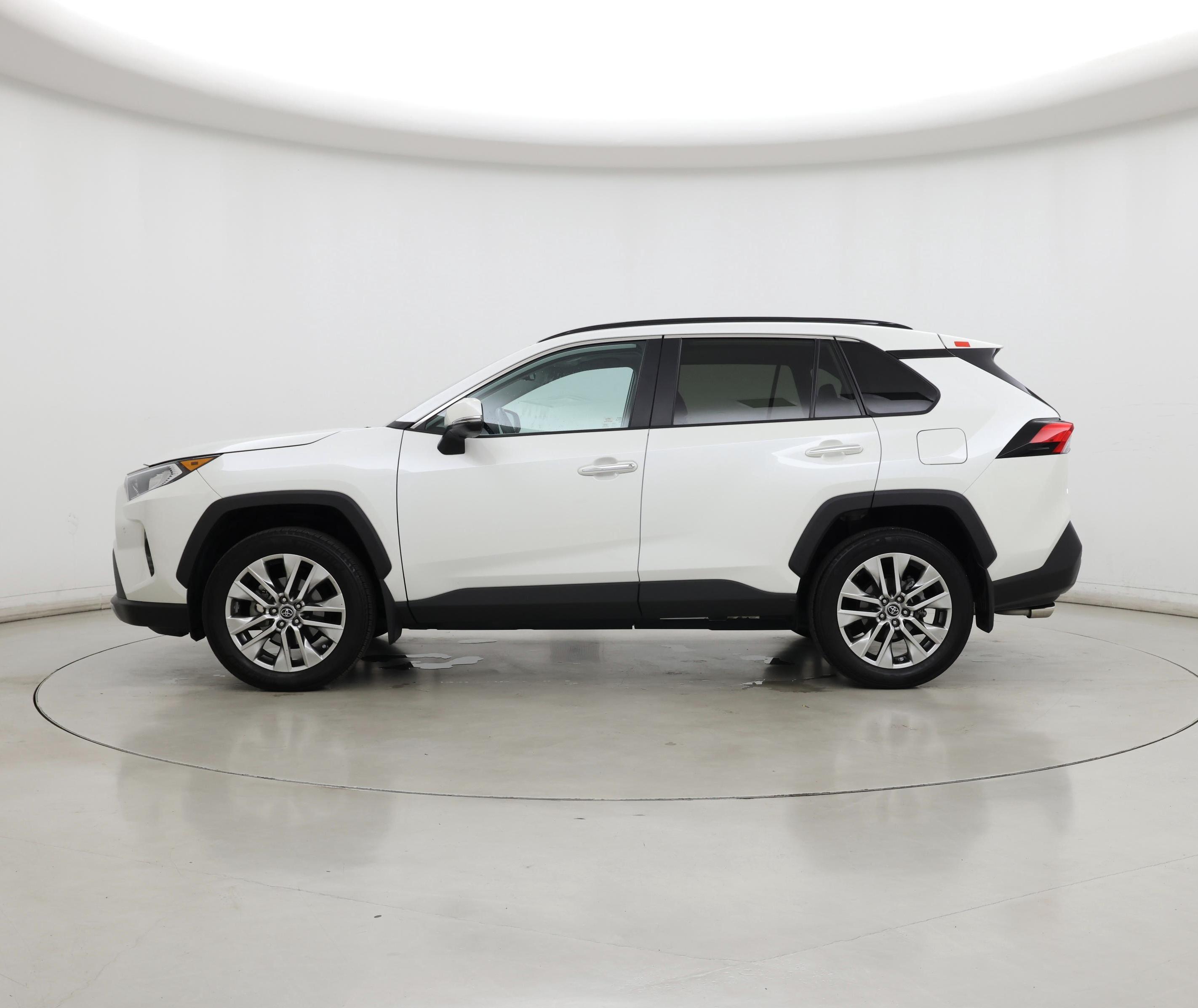 Thumbnail: 2019 Toyota RAV4 - 3