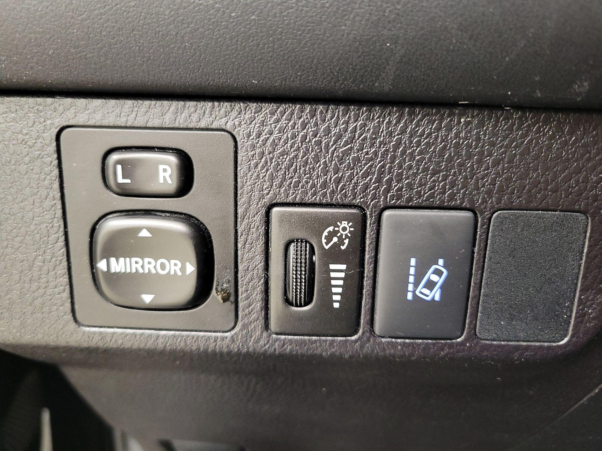 Thumbnail: 2018 Toyota RAV4 - 13