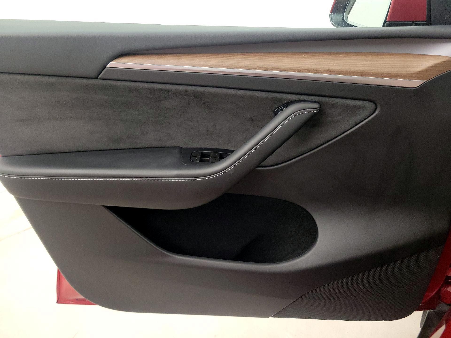 Thumbnail: 2023 Tesla Model Y - 12