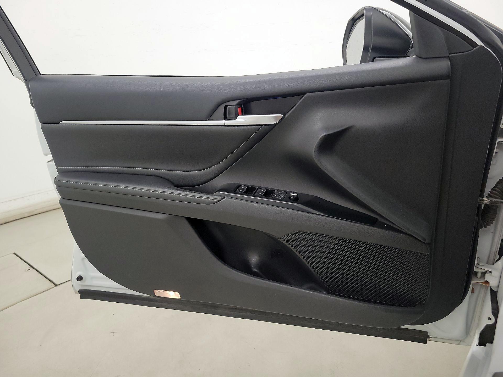 Thumbnail: 2018 Toyota Camry - 12