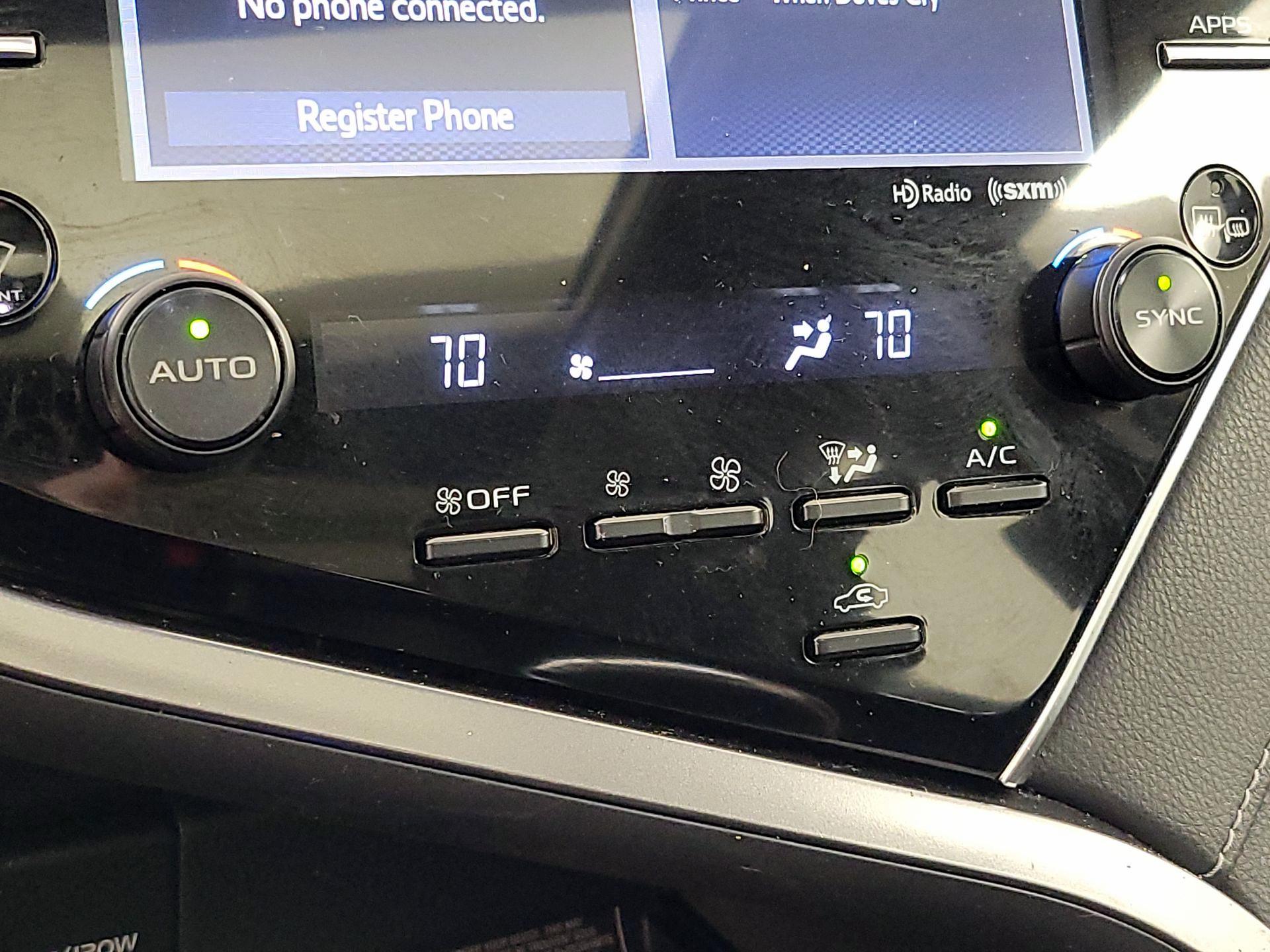 Thumbnail: 2018 Toyota Camry - 16