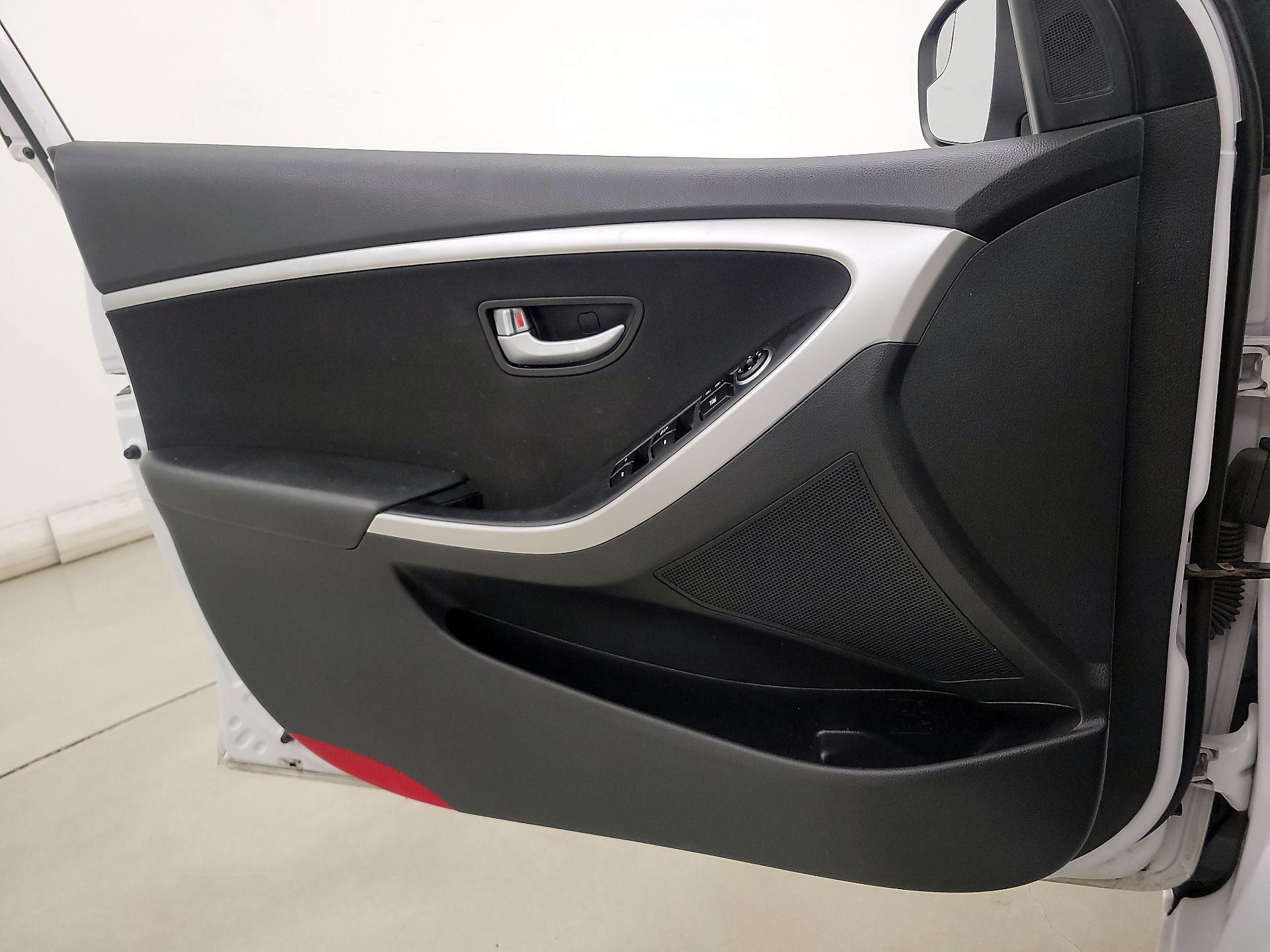 Thumbnail: 2016 Hyundai Elantra - 12