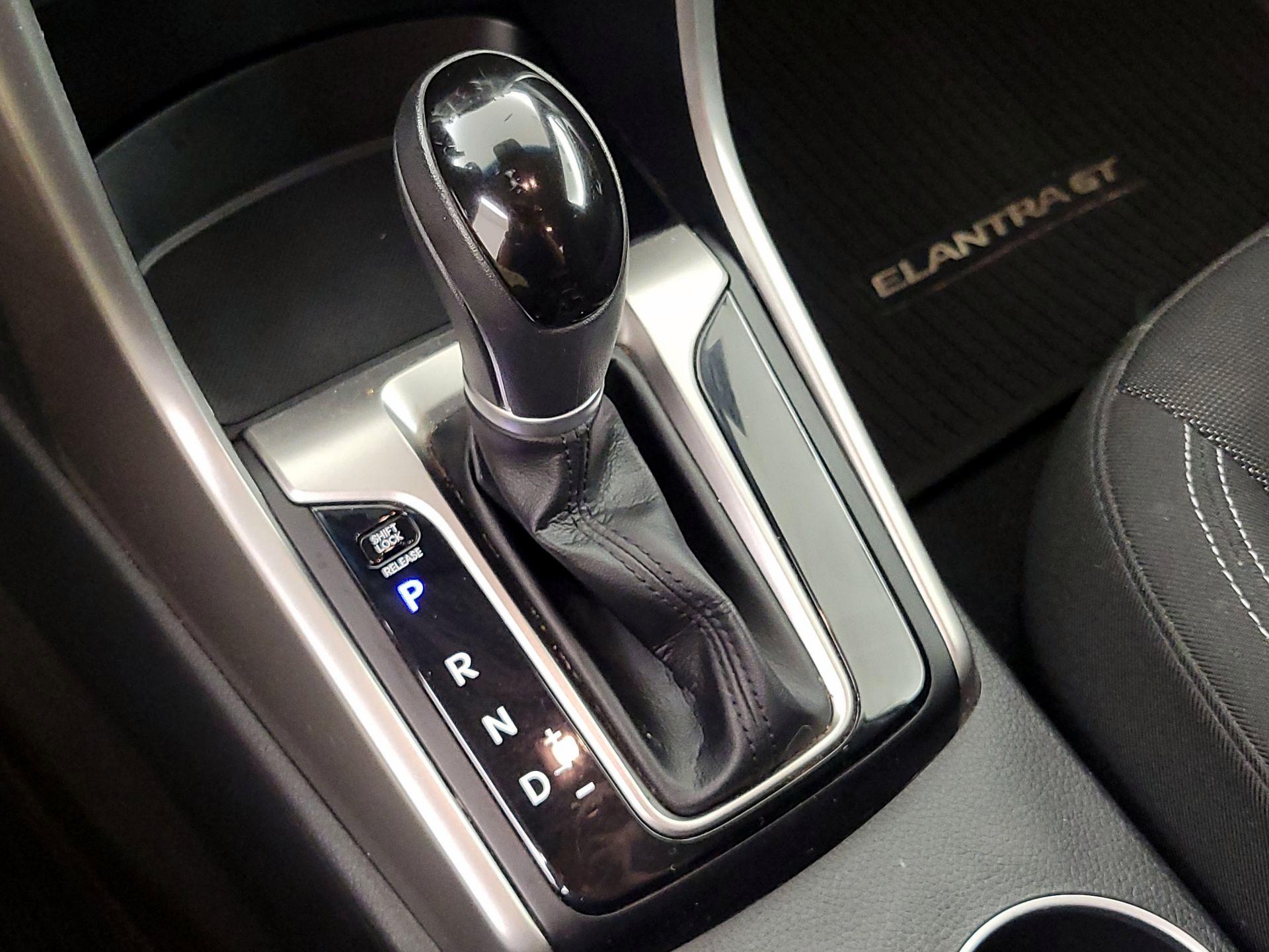 Thumbnail: 2016 Hyundai Elantra - 16