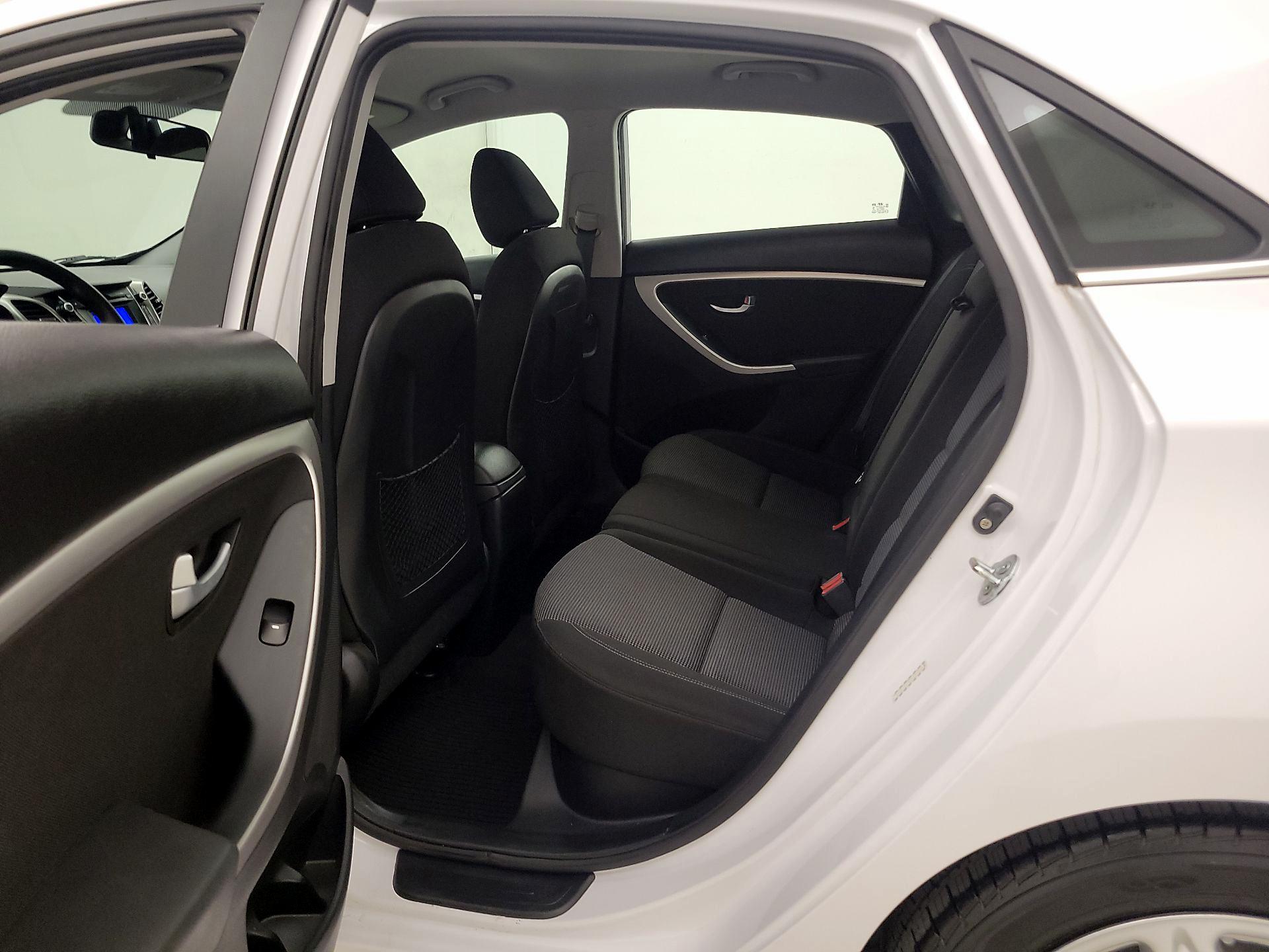 Thumbnail: 2016 Hyundai Elantra - 18