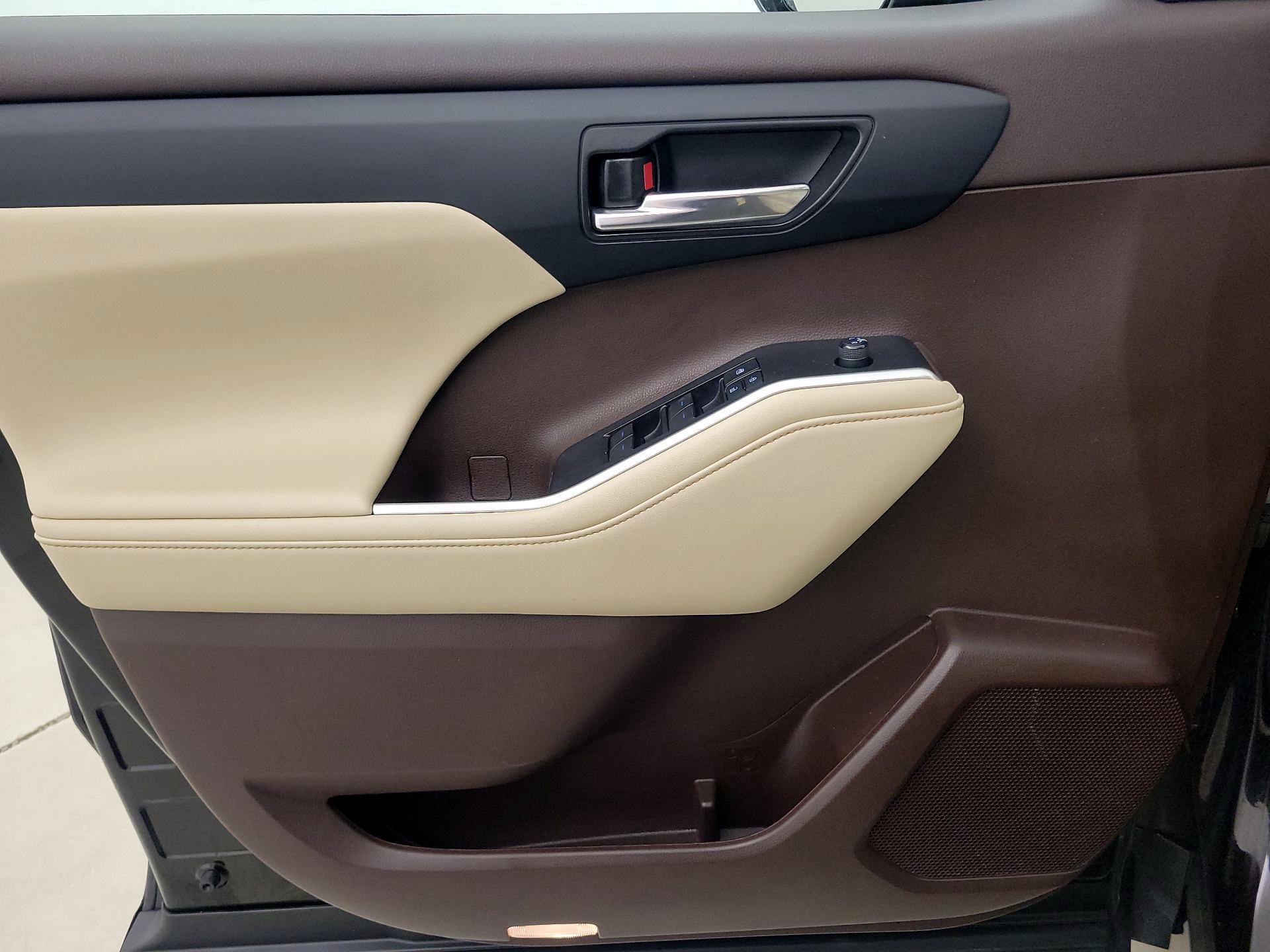 Thumbnail: 2021 Toyota Highlander - 12