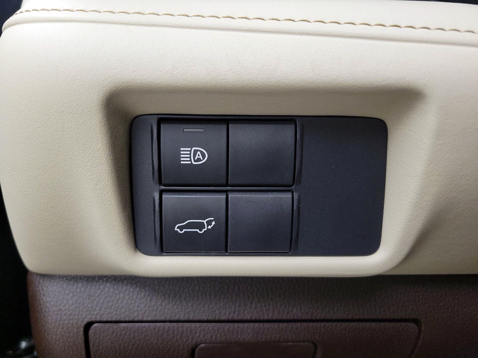 Thumbnail: 2021 Toyota Highlander - 13