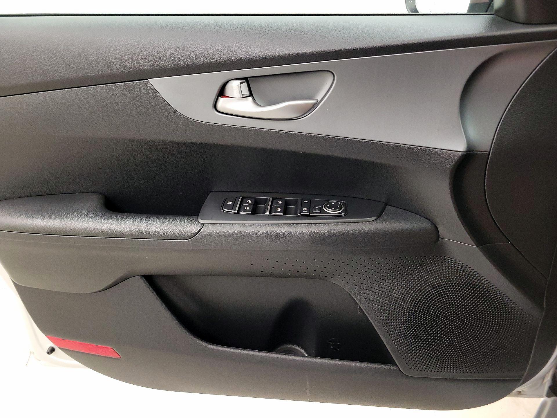 Thumbnail: 2021 Kia Forte - 12