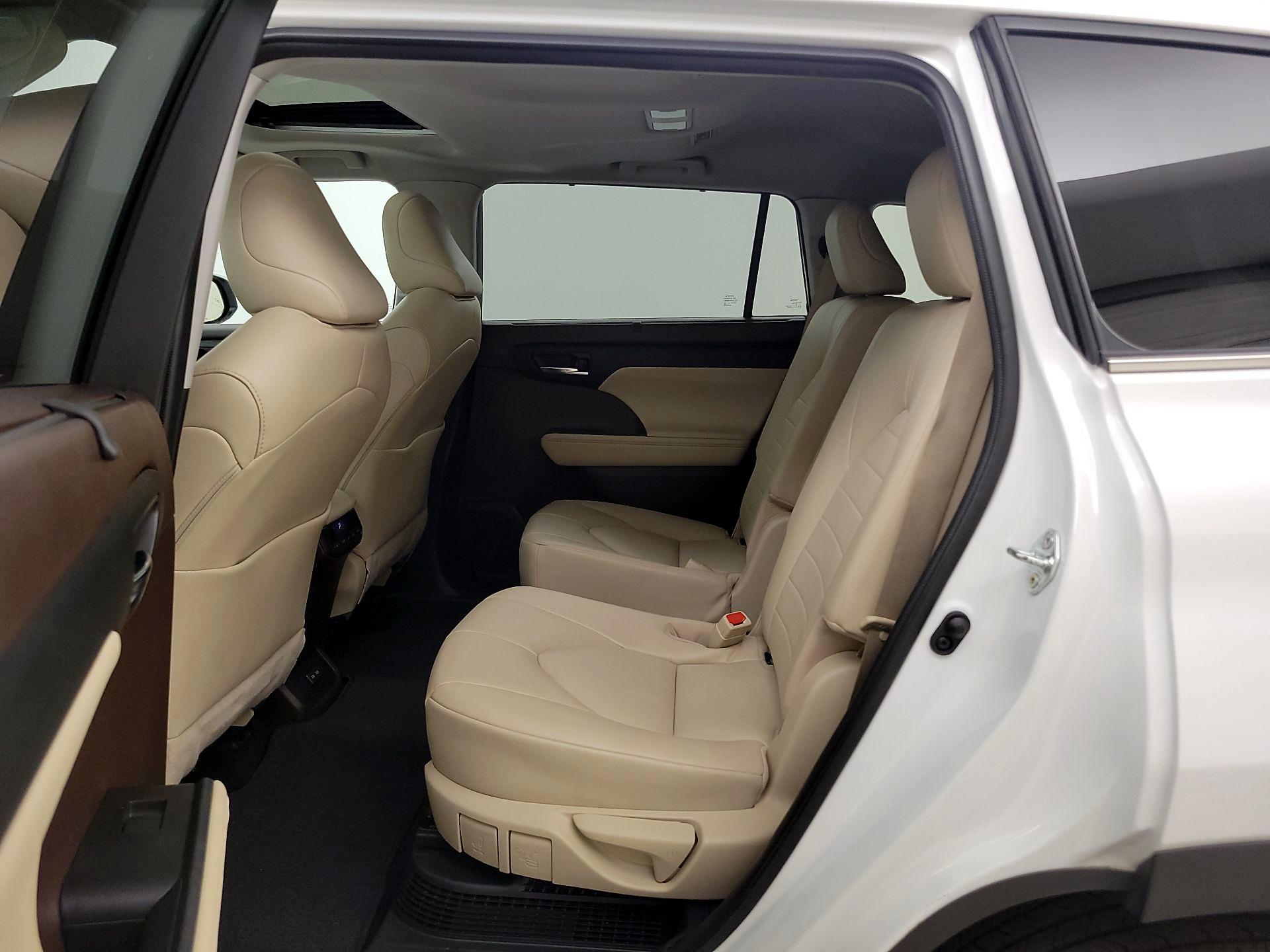 Thumbnail: 2022 Toyota Highlander - 20