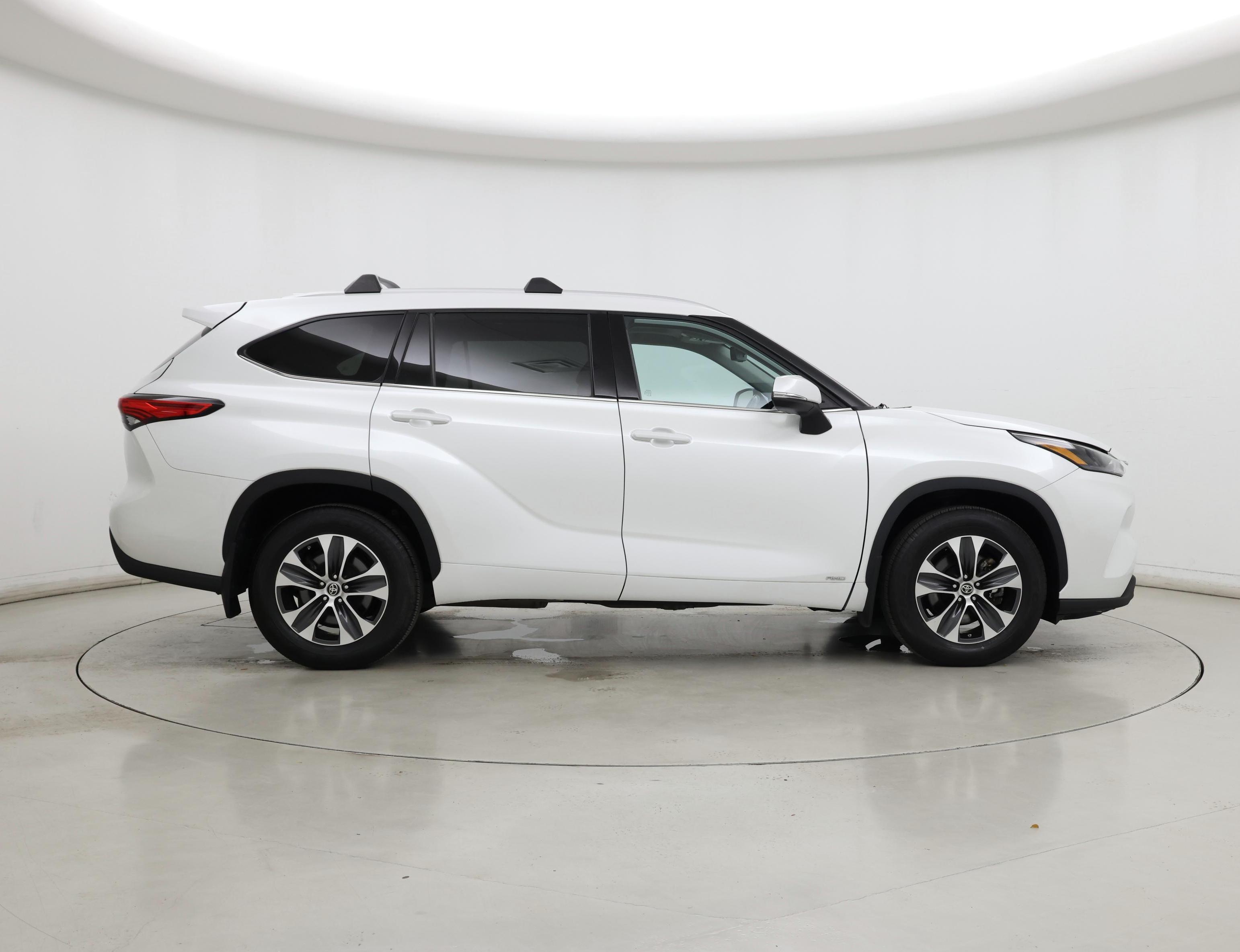 Thumbnail: 2022 Toyota Highlander - 7
