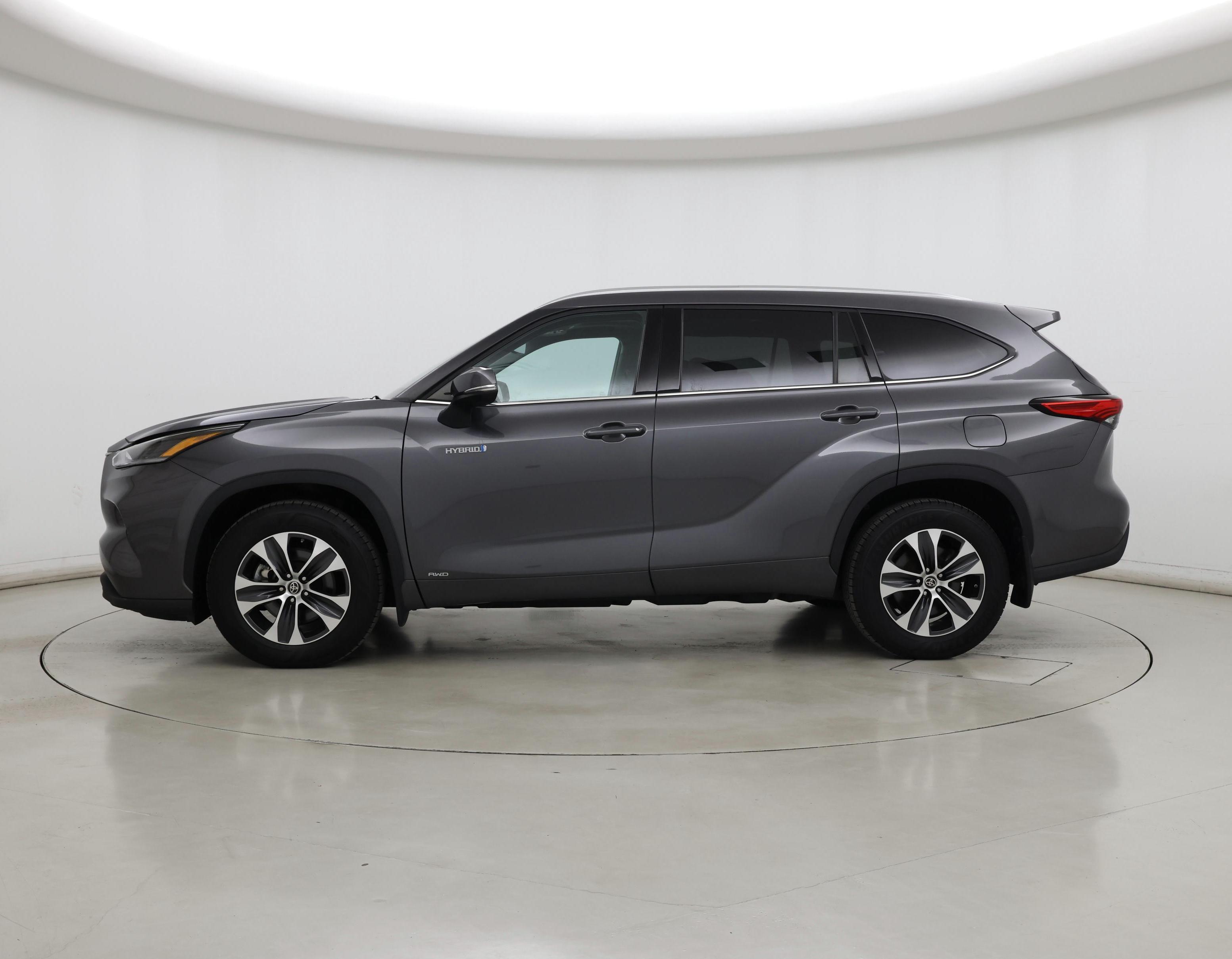 Thumbnail: 2021 Toyota Highlander - 3