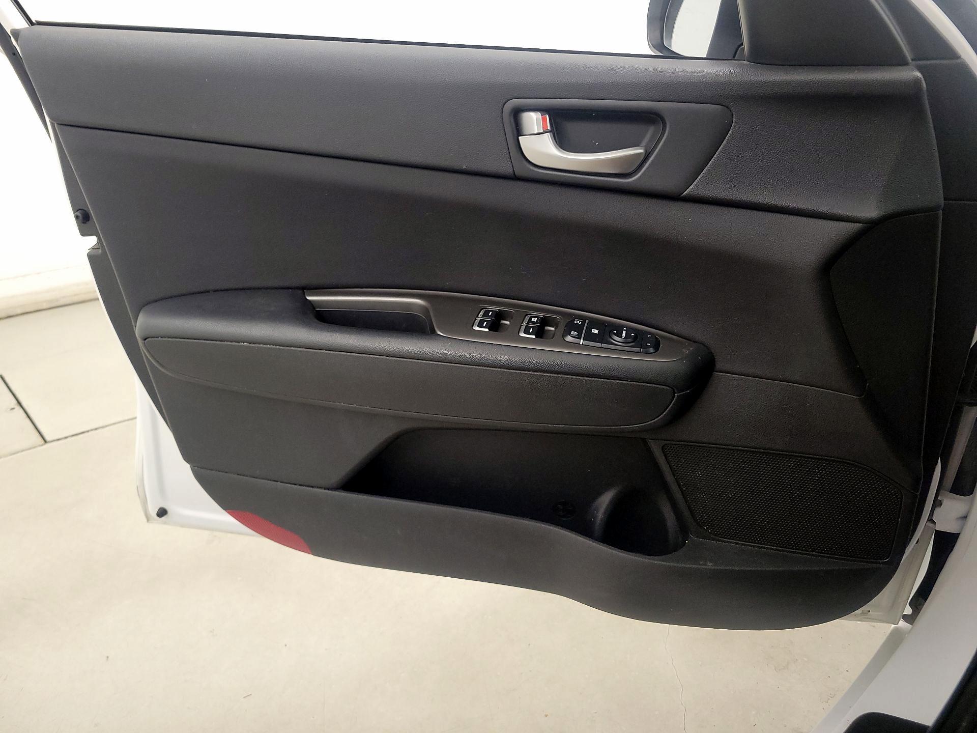 Thumbnail: 2020 Kia Optima - 12