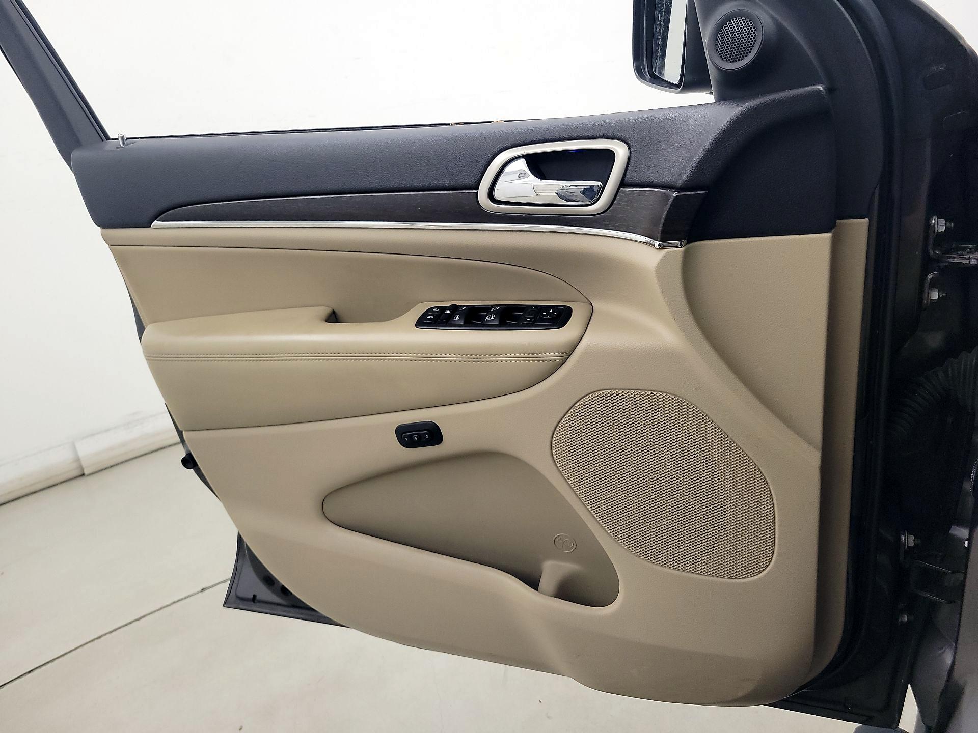 Thumbnail: 2014 Jeep Grand Cherokee - 12