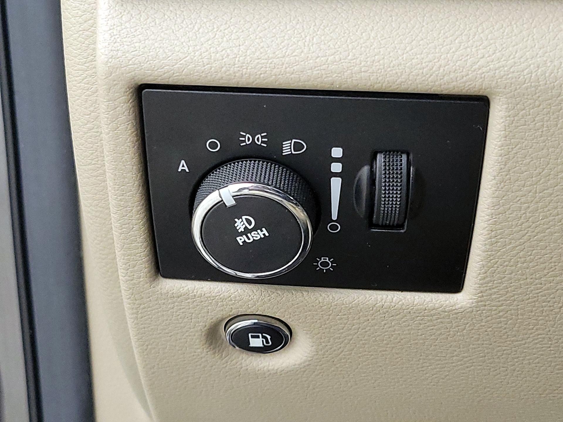 Thumbnail: 2014 Jeep Grand Cherokee - 13