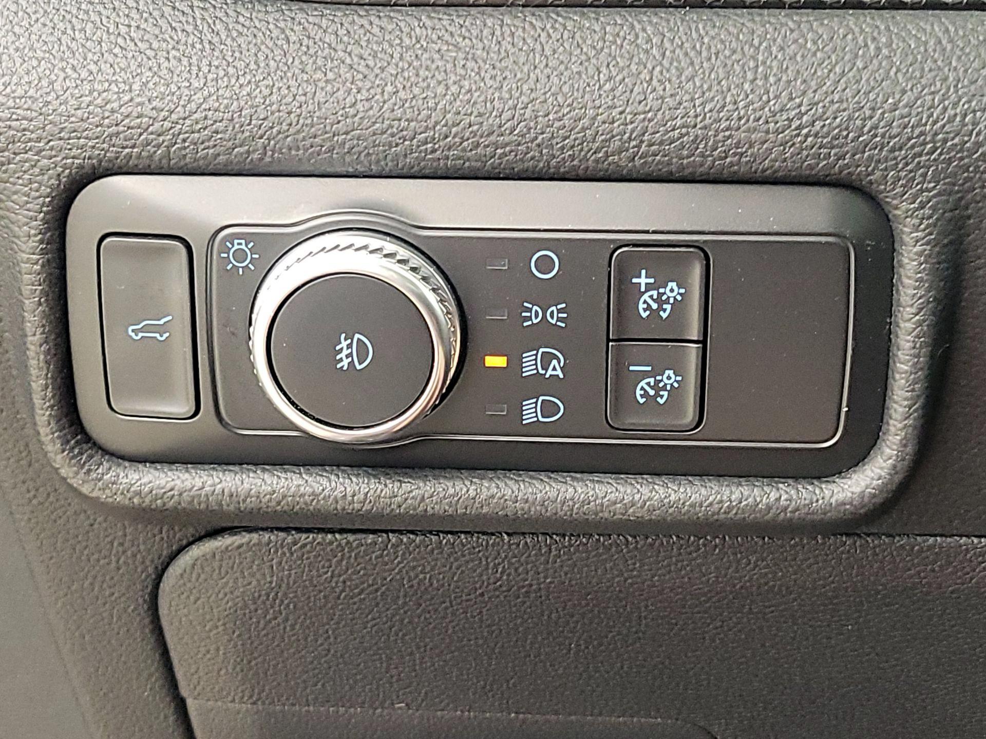 Thumbnail: 2020 Ford Explorer - 13