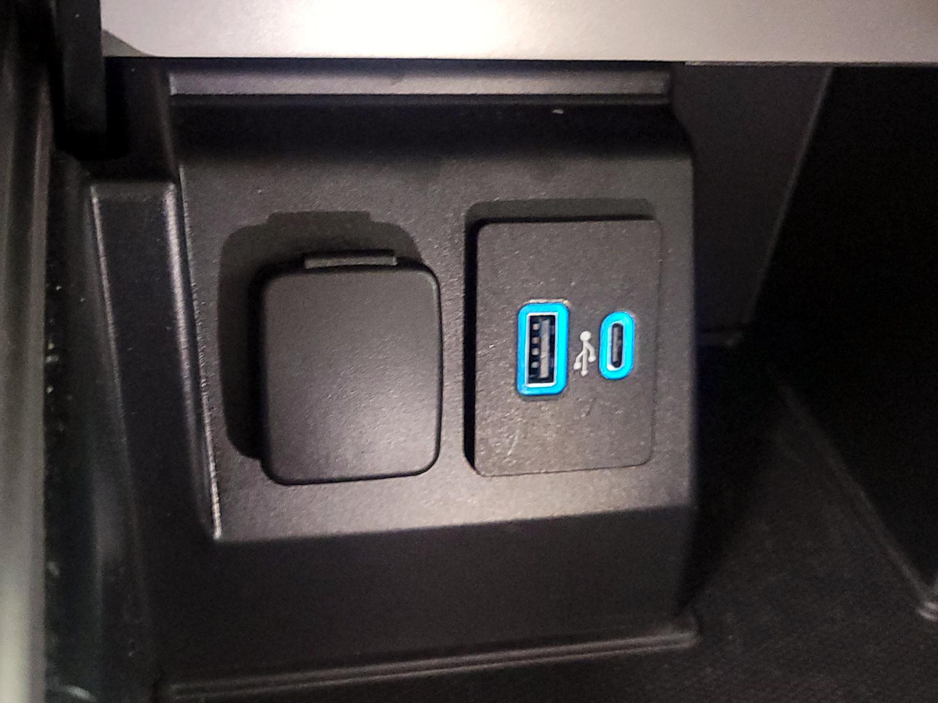 Thumbnail: 2020 Ford Explorer - 19