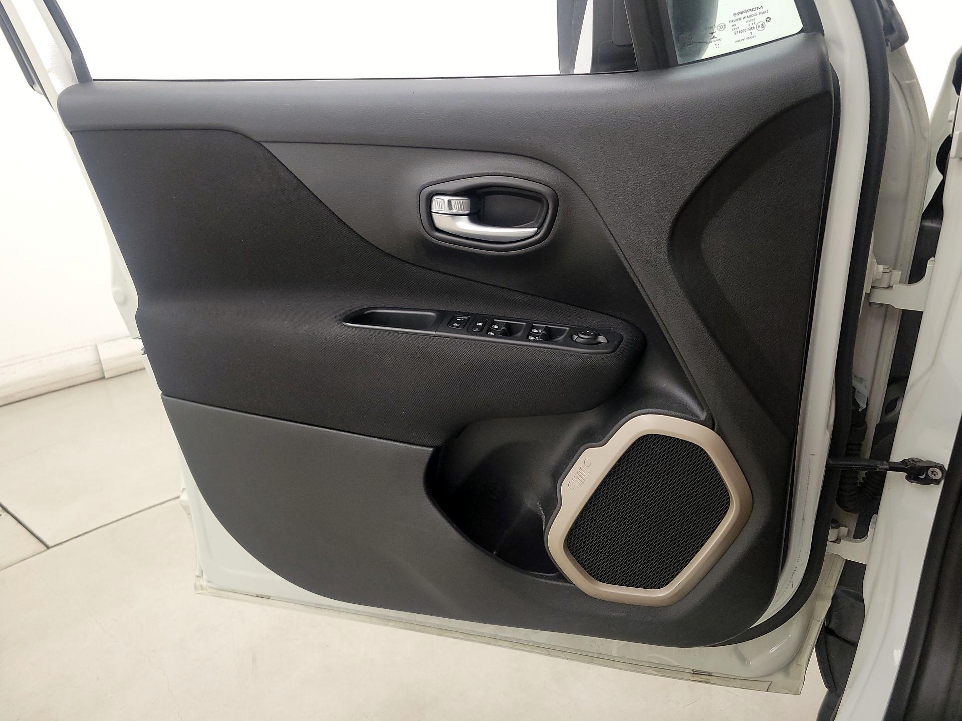 Thumbnail: 2017 Jeep Renegade - 12