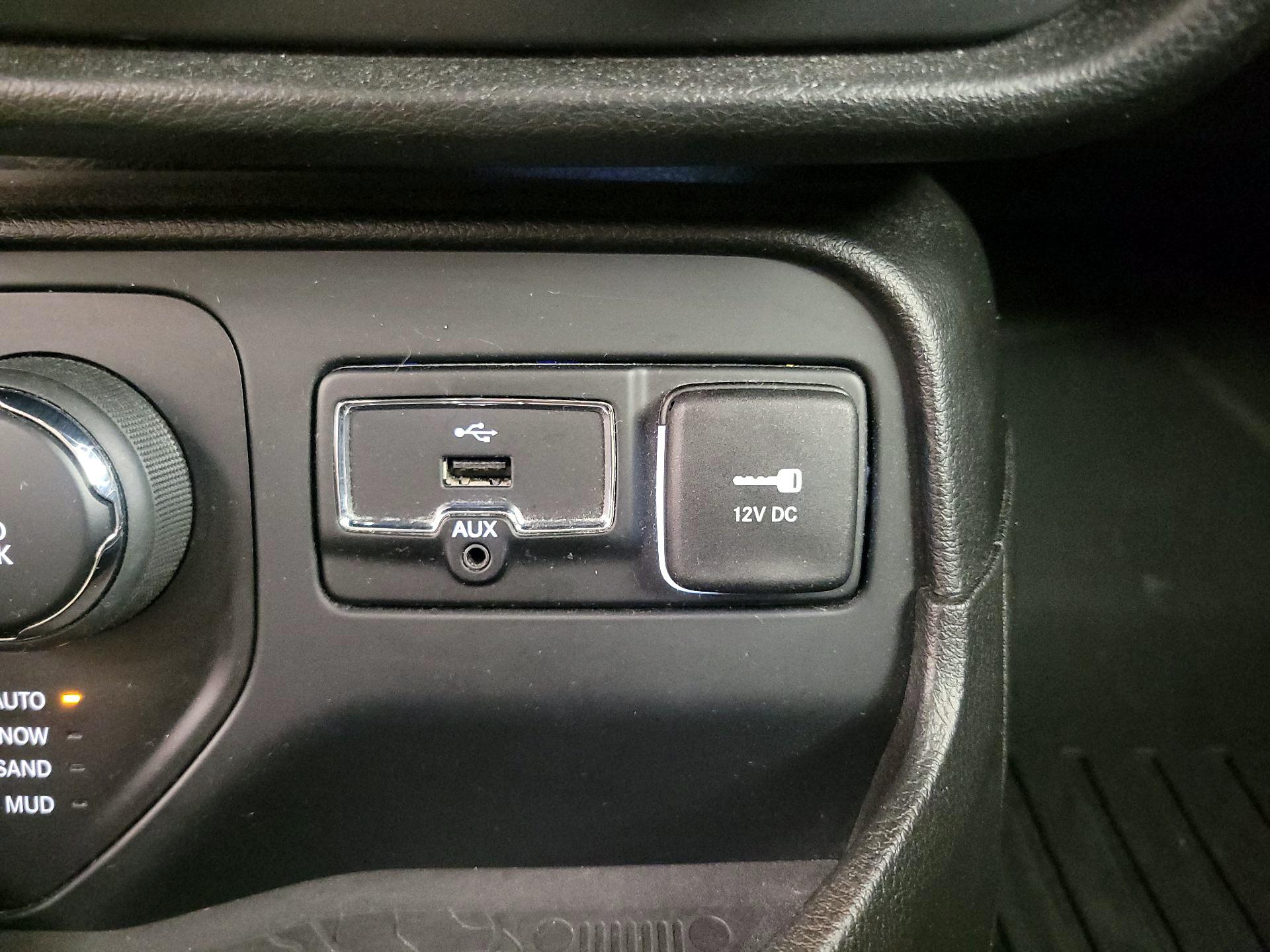 Thumbnail: 2017 Jeep Renegade - 17