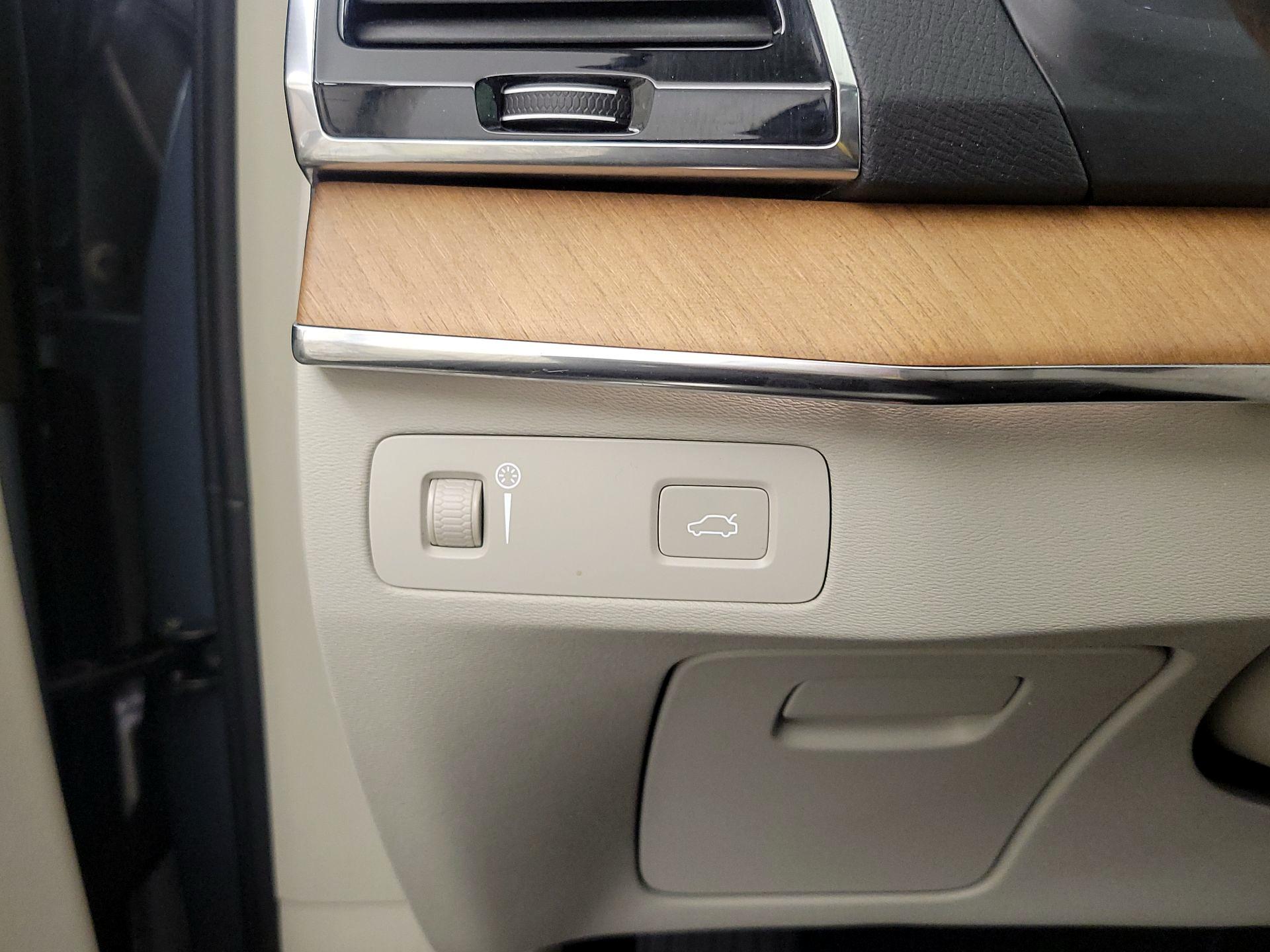 Thumbnail: 2022 Volvo XC90 - 13