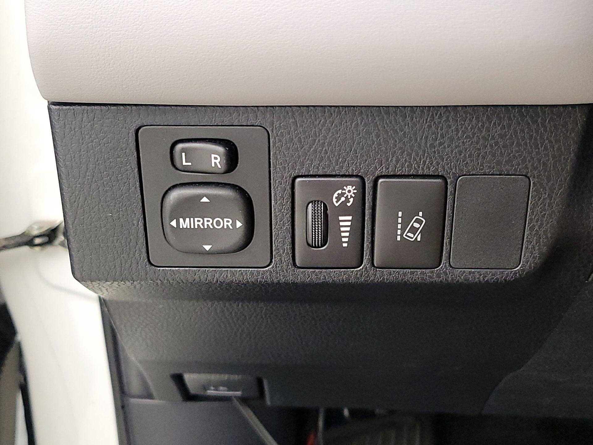 Thumbnail: 2018 Toyota RAV4 - 13
