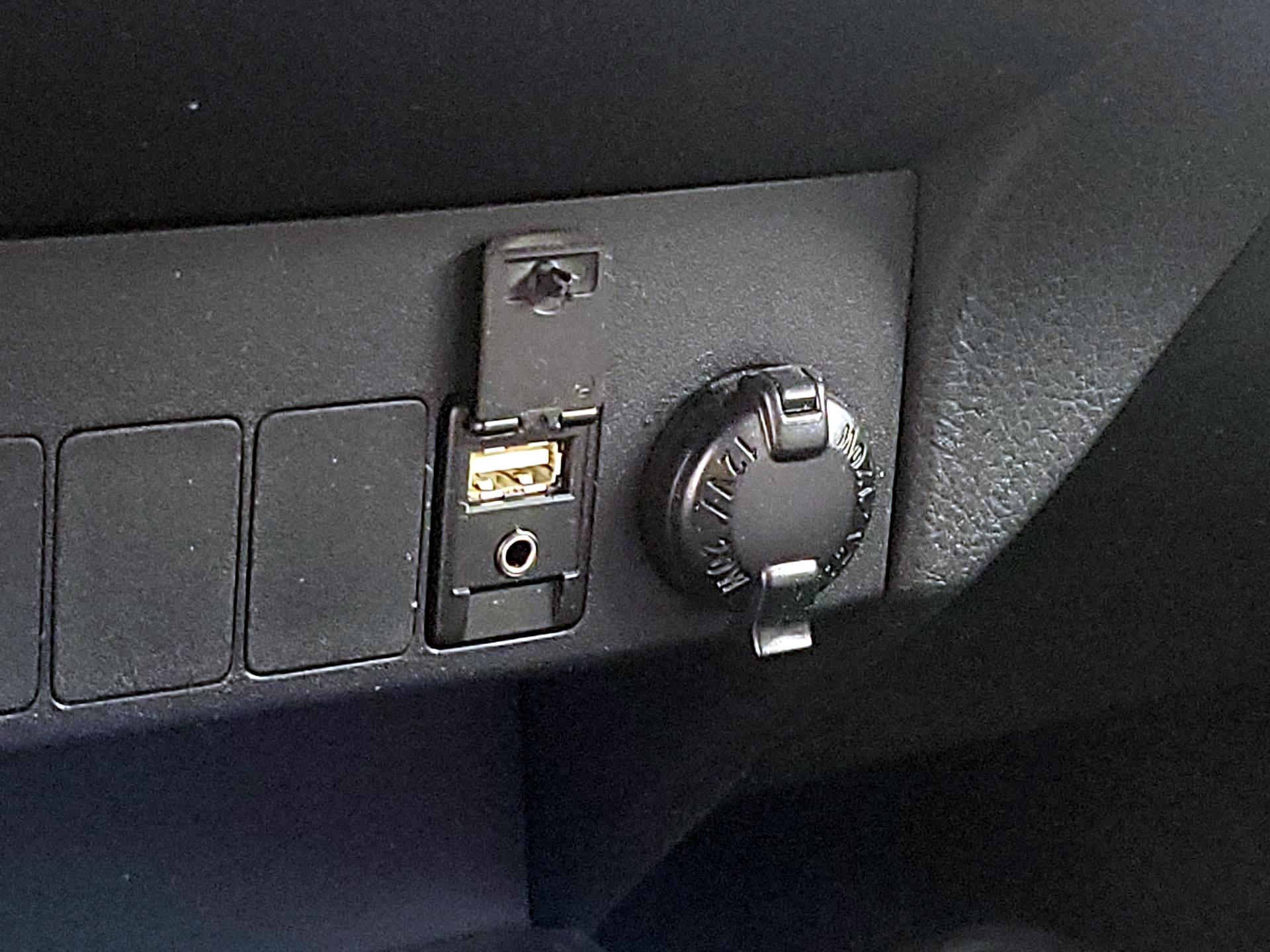 Thumbnail: 2018 Toyota RAV4 - 18