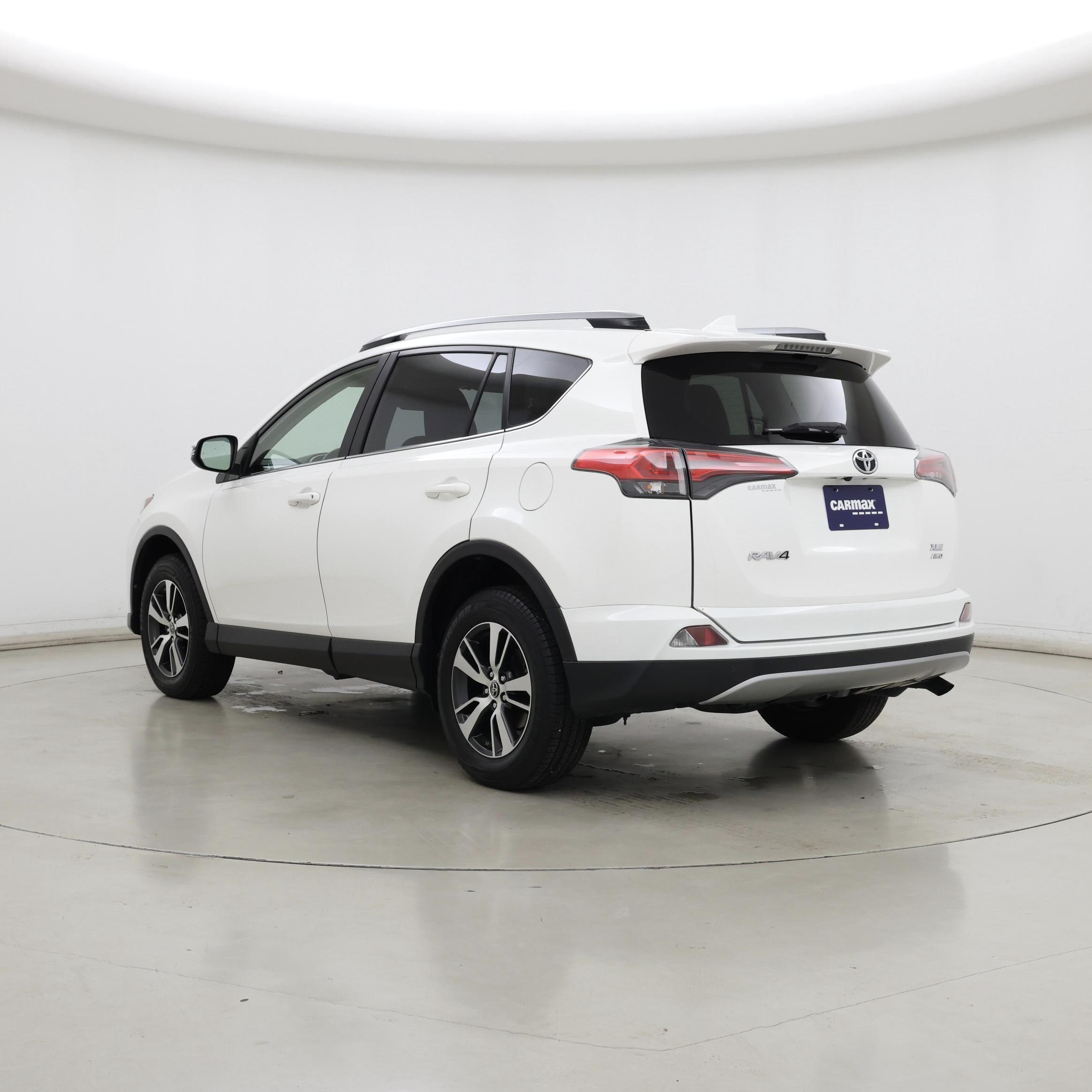 Thumbnail: 2018 Toyota RAV4 - 2