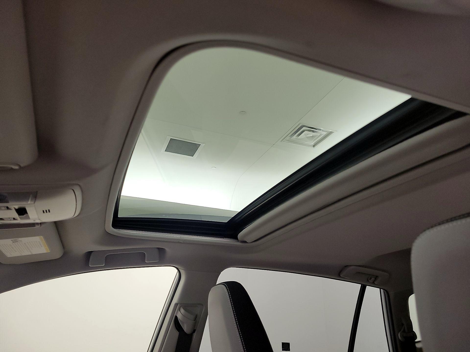 Thumbnail: 2018 Toyota RAV4 - 19