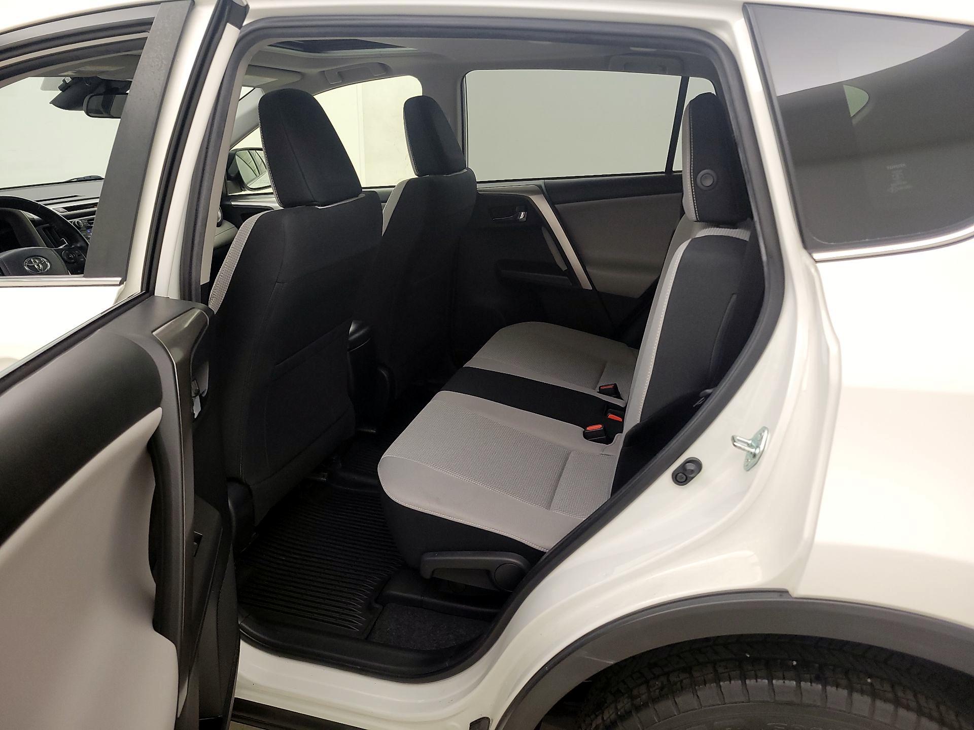 Thumbnail: 2018 Toyota RAV4 - 20