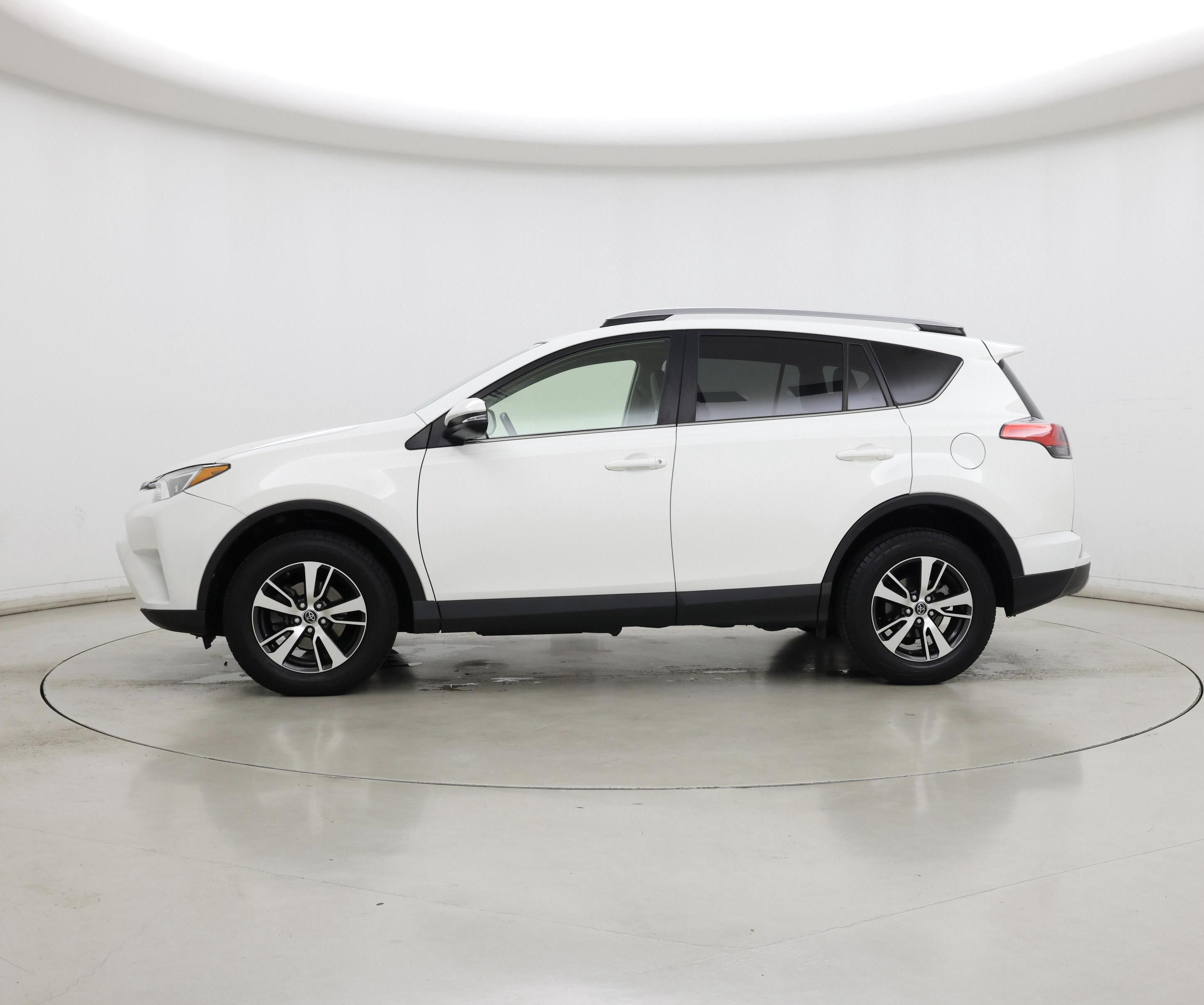 Thumbnail: 2018 Toyota RAV4 - 3