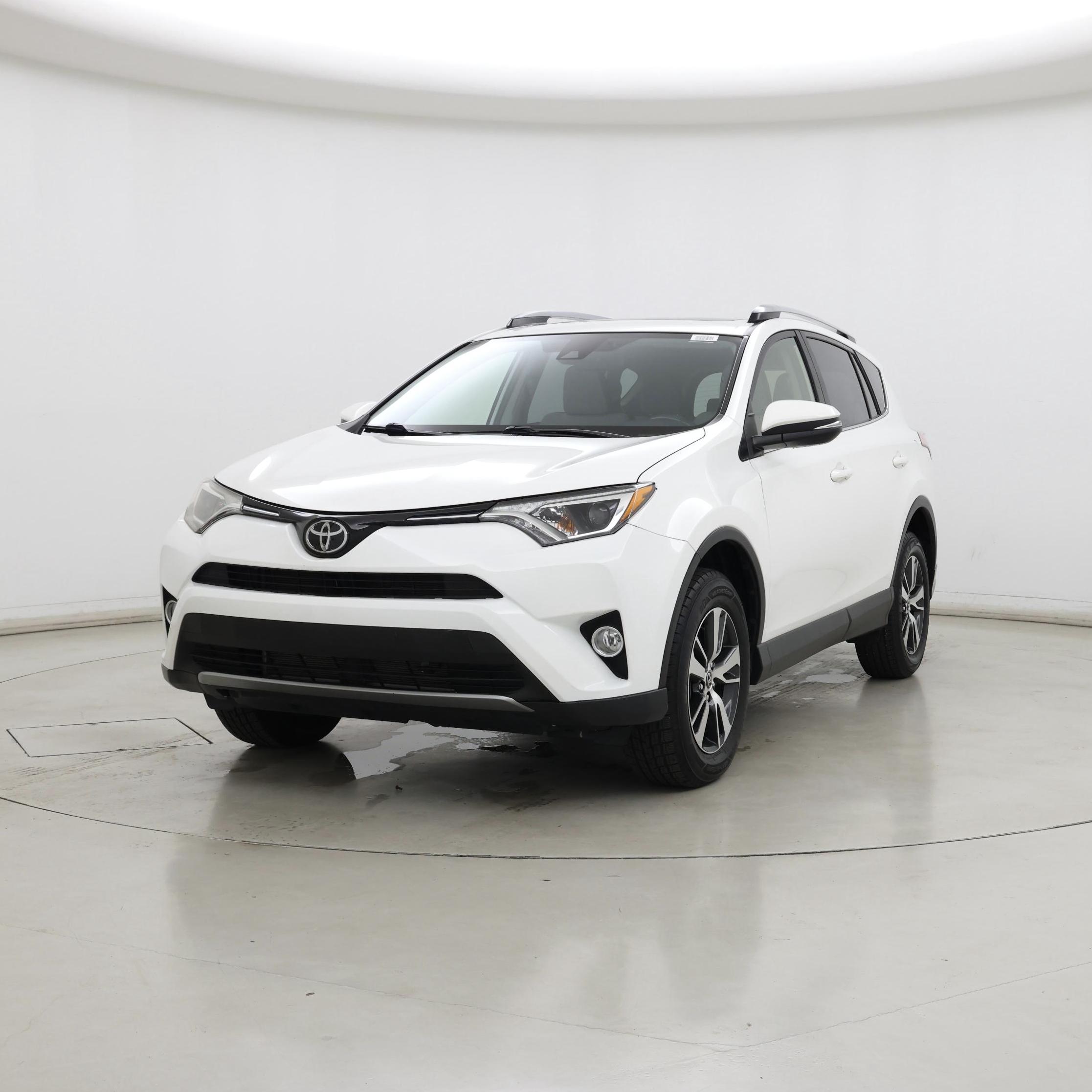 Thumbnail: 2018 Toyota RAV4 - 4
