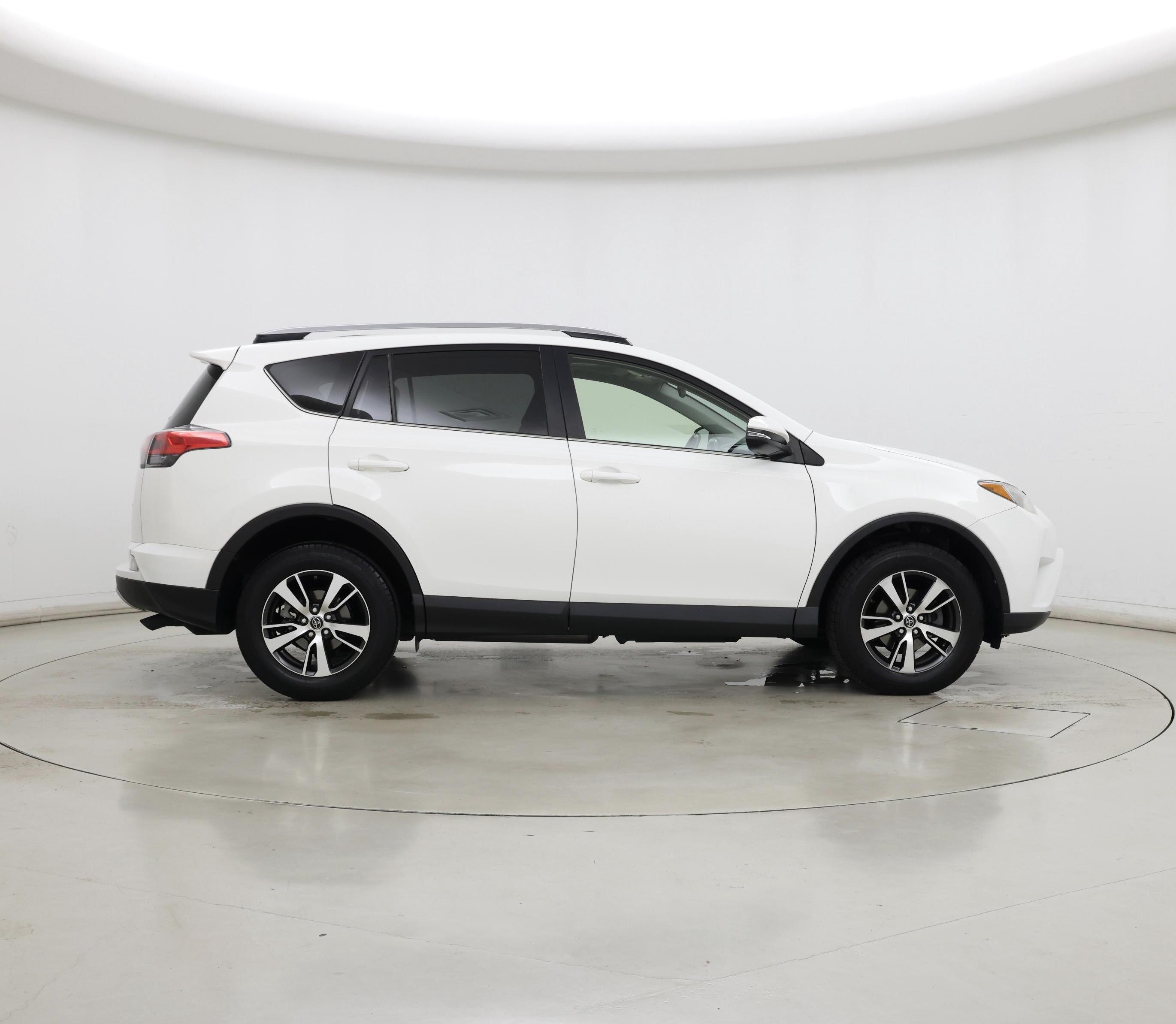 Thumbnail: 2018 Toyota RAV4 - 7