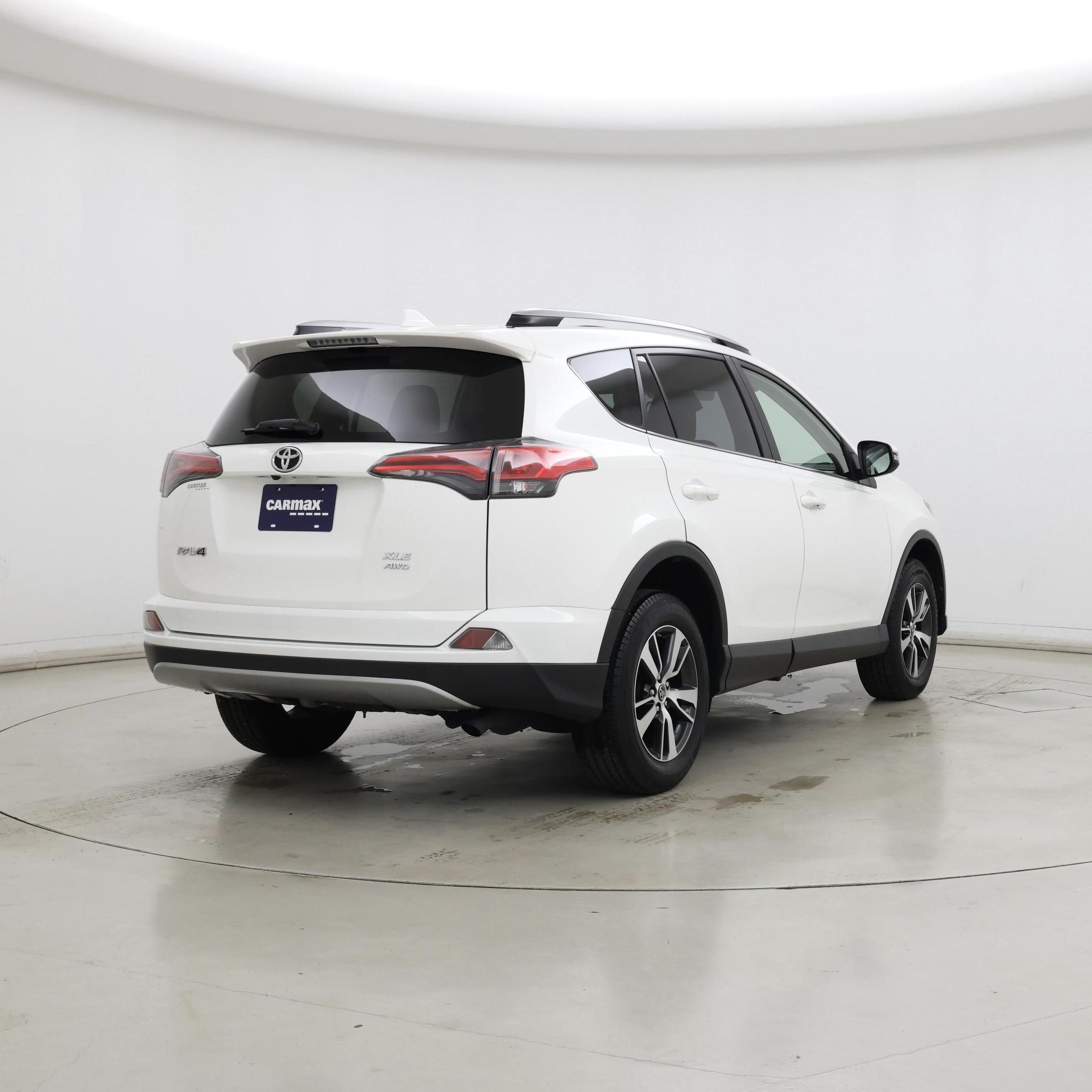 Thumbnail: 2018 Toyota RAV4 - 8