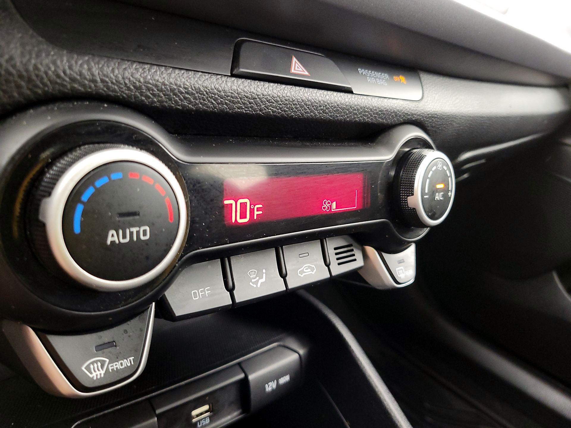 Thumbnail: 2023 Kia Rio - 16