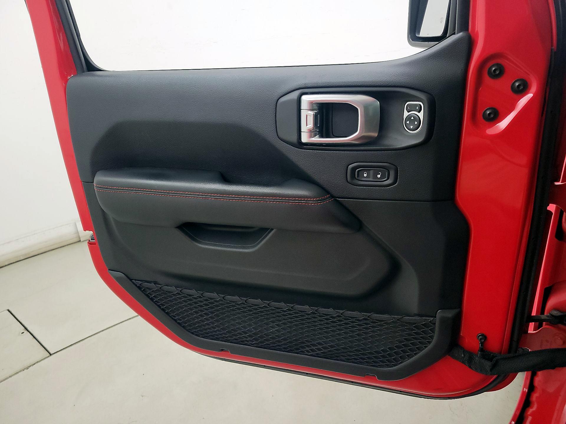 Thumbnail: 2018 Jeep Wrangler - 12