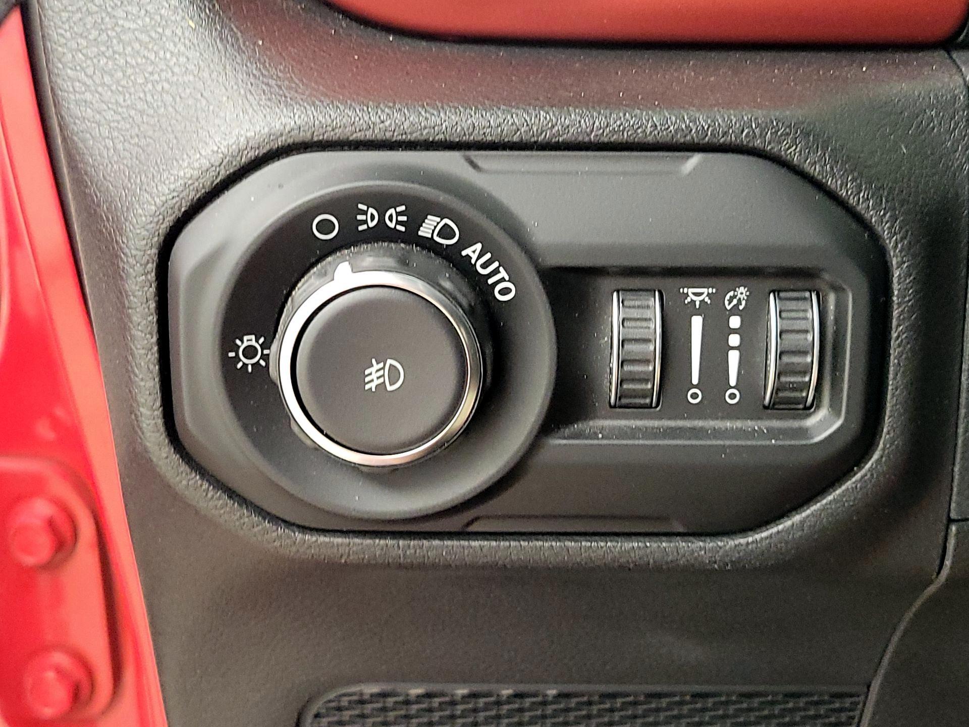 Thumbnail: 2018 Jeep Wrangler - 13