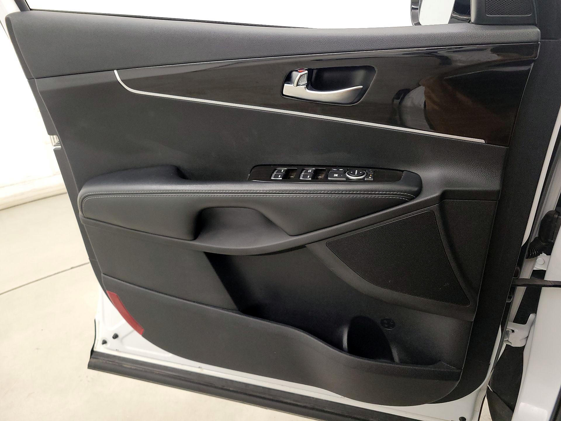 Thumbnail: 2019 Kia Sorento - 12